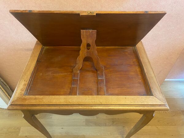 Table de style Louis XV en merisier