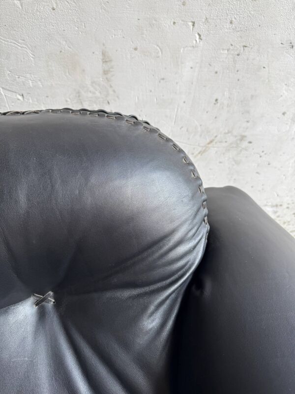 Fauteuil lounge en cuir noir De Sede DS-101 — Fauteuil suisse artisanal de style Mid-Century