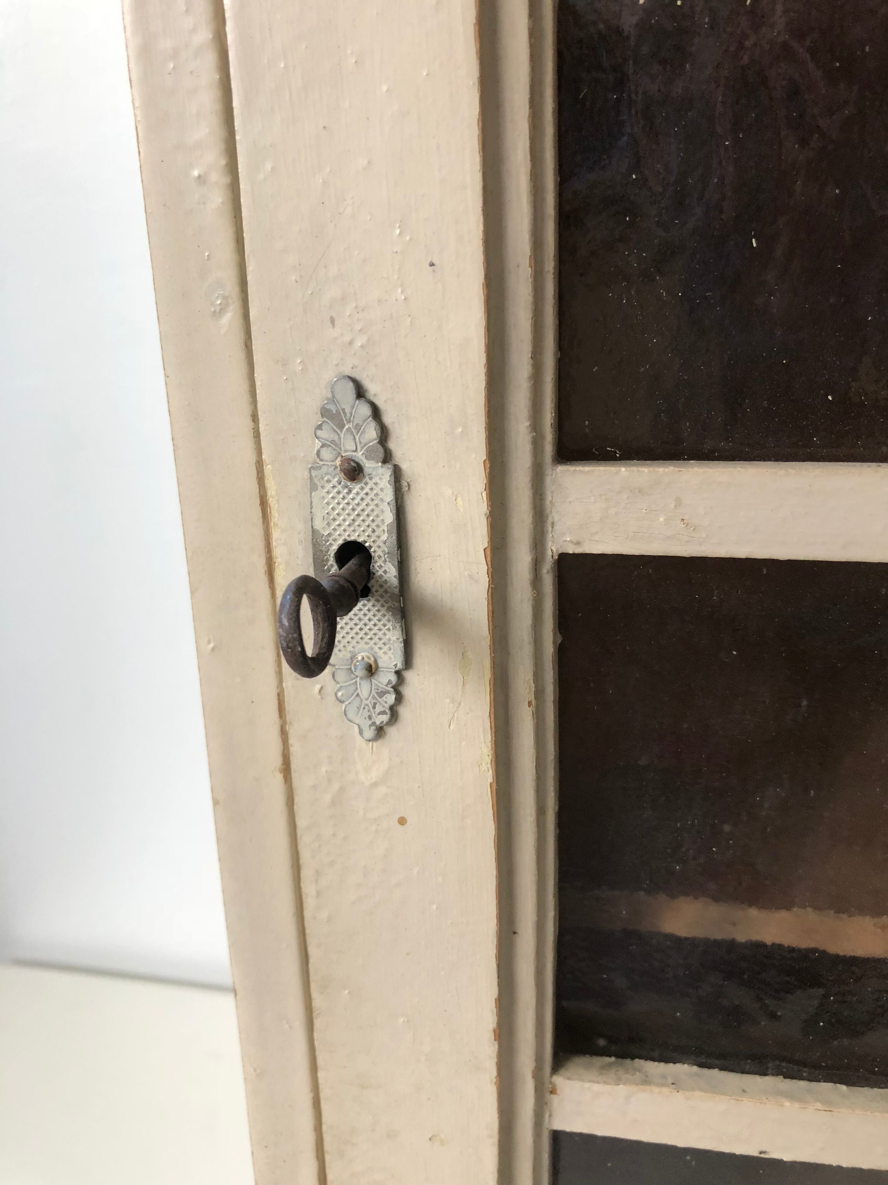 Medicine wardrobe glazed braces