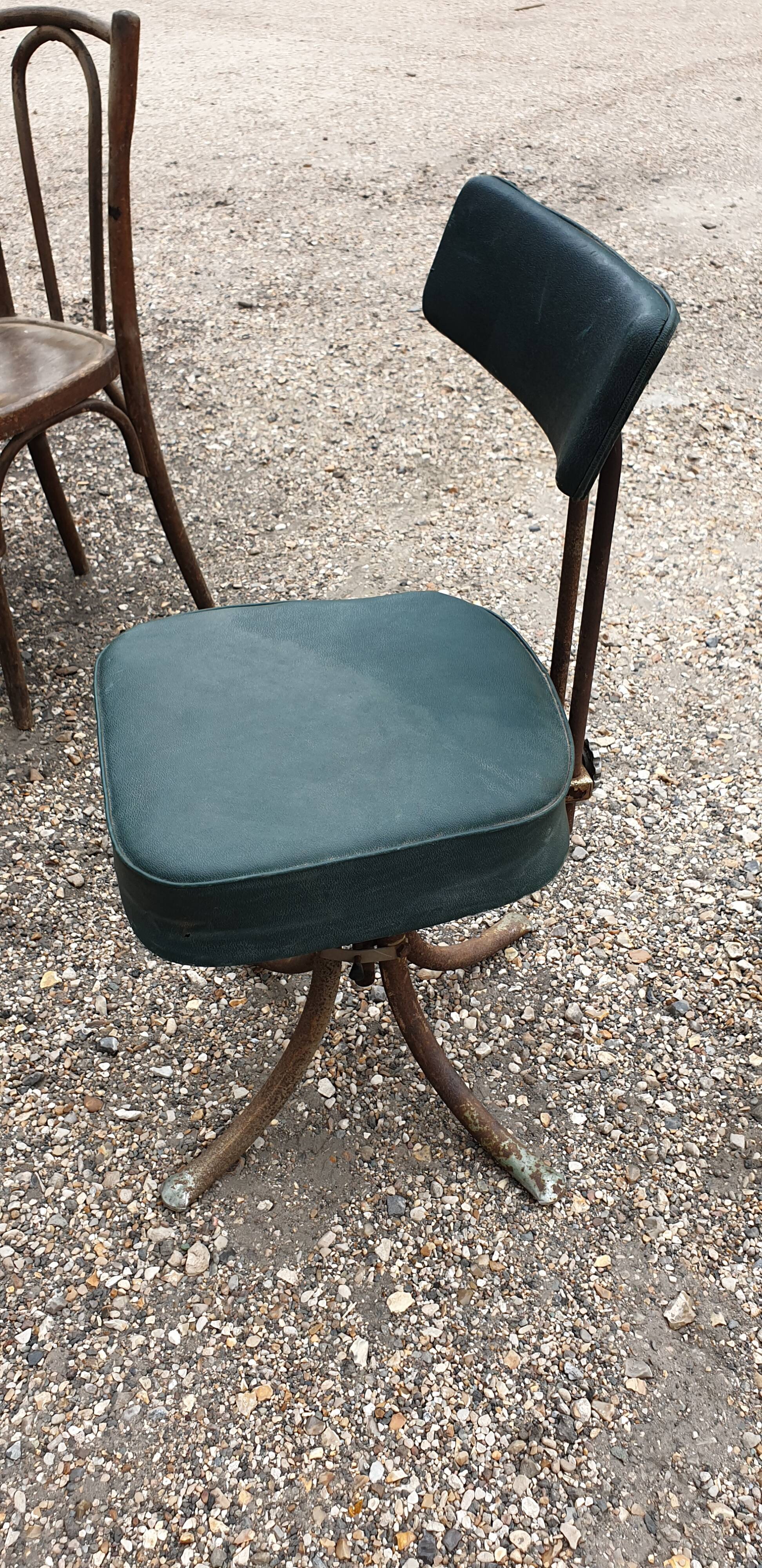 Swivel chair in green skai and chrome steel, Pullman, 1960
