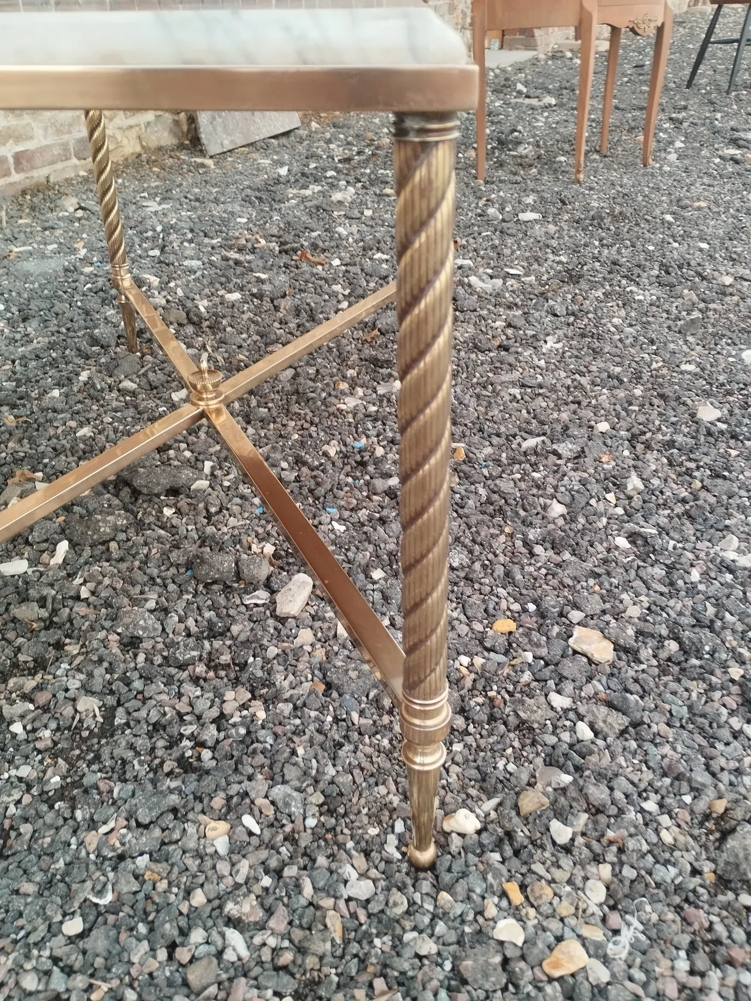 Table basse ancienne avec plateau marbre vintage
