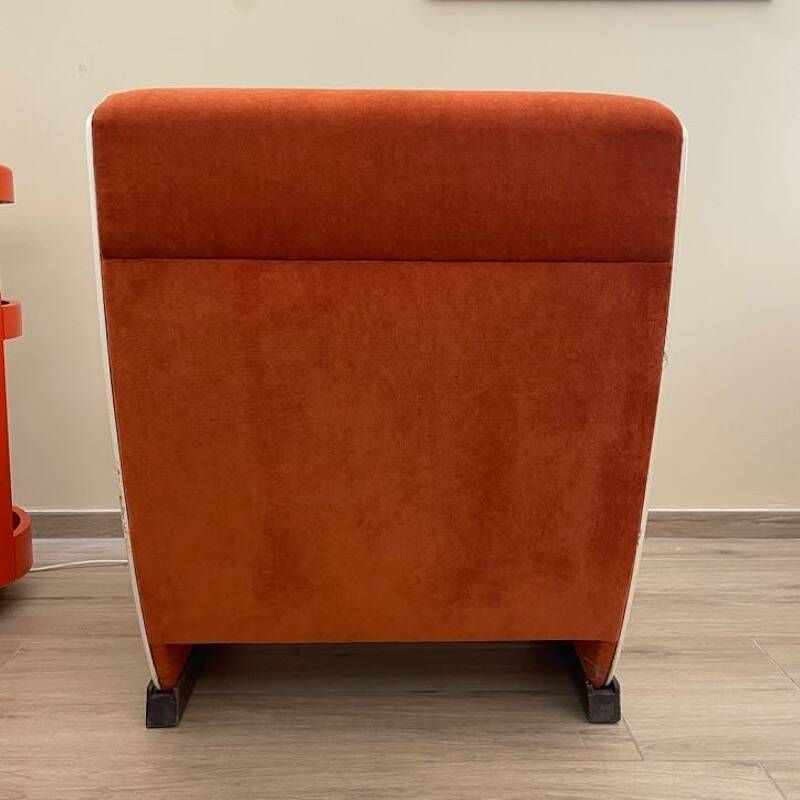Italian lounge chair from the 1960s - 1970s.
