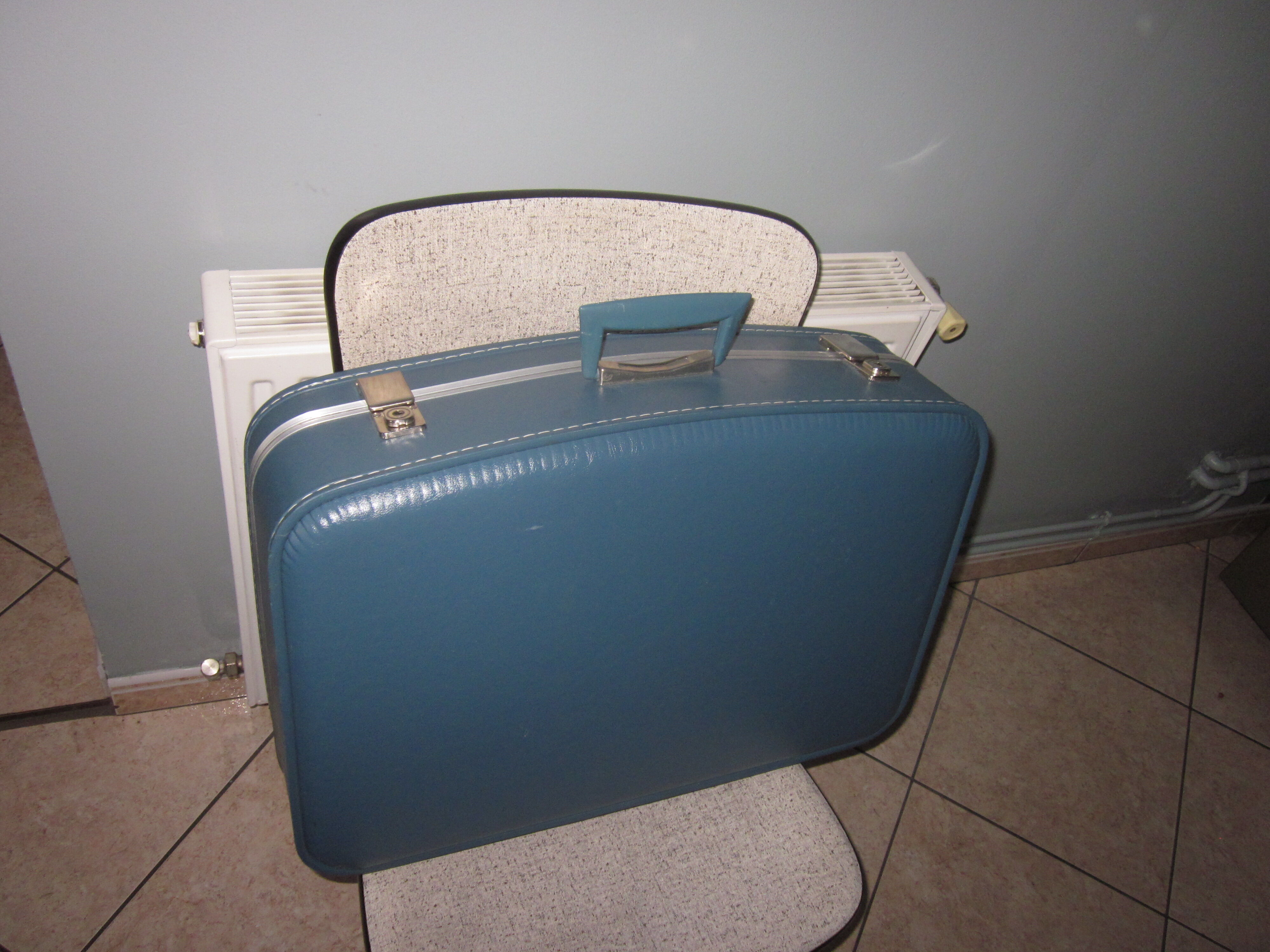 Vintage suitcase air hostesse