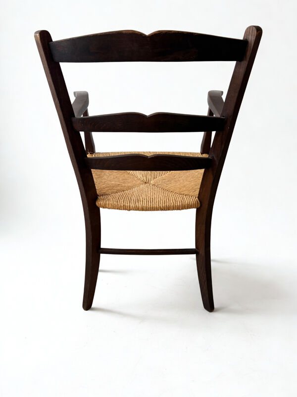 Fauteuil vintage en bois massif et assise paillée – Style campagne chic