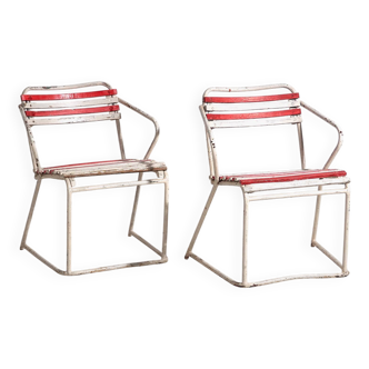 Anciennes chaises empilables d’extérieur (vers 1920). Ensemble de 2 pièces