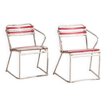 Anciennes chaises empilables d’extérieur (vers 1920). Ensemble de 2 pièces