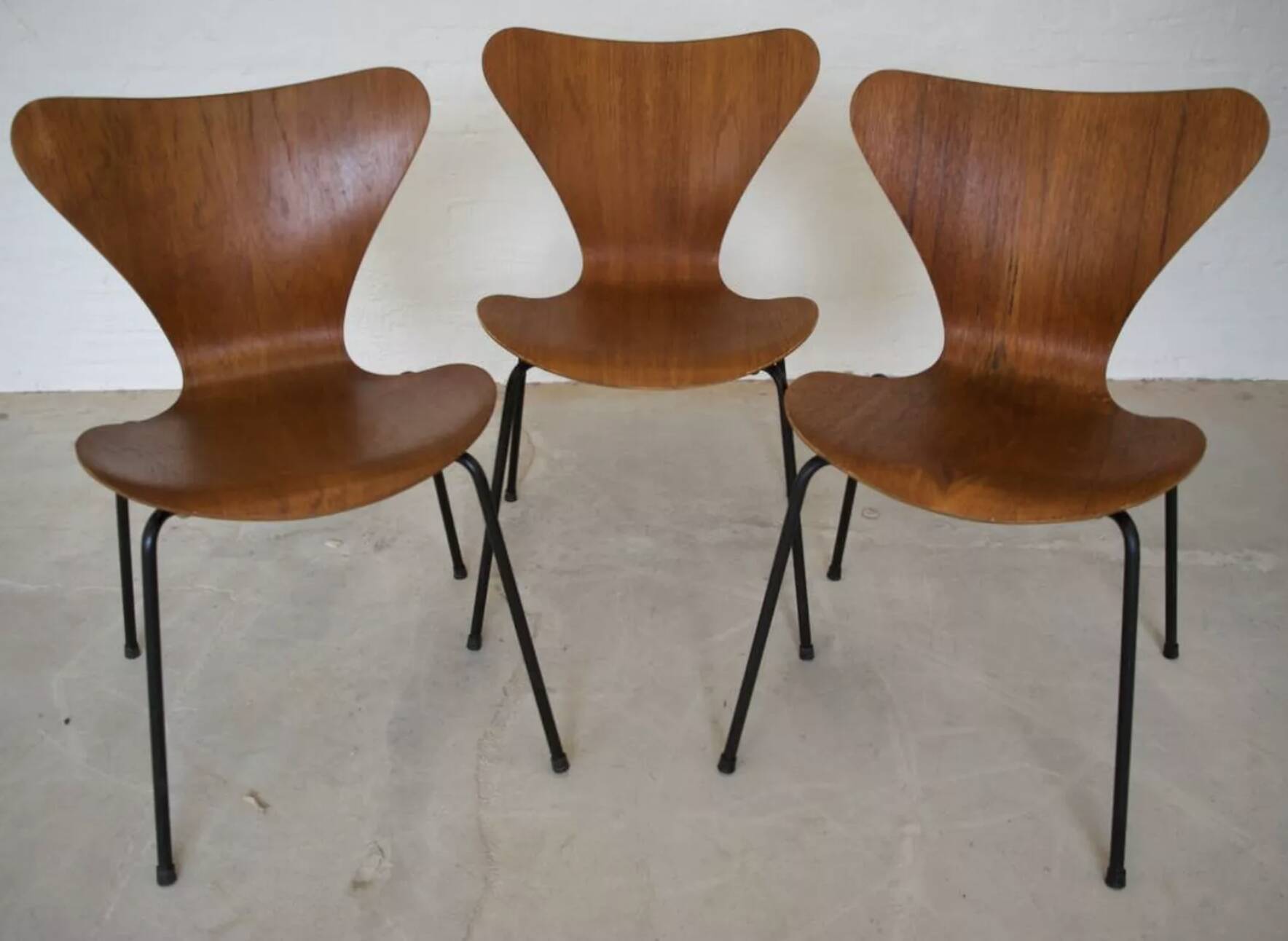 Model 3107 Dining Chairs In Teak By Arne Jacobsen For Fritz Hansen.