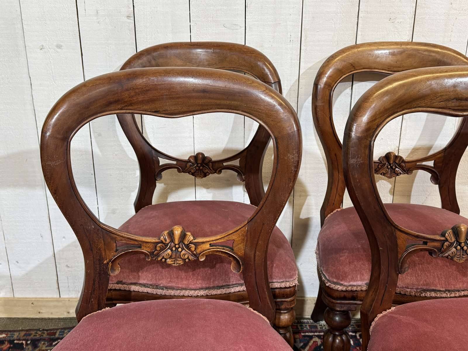 Suite de 8 chaises anglaises en acajou de style Victorien