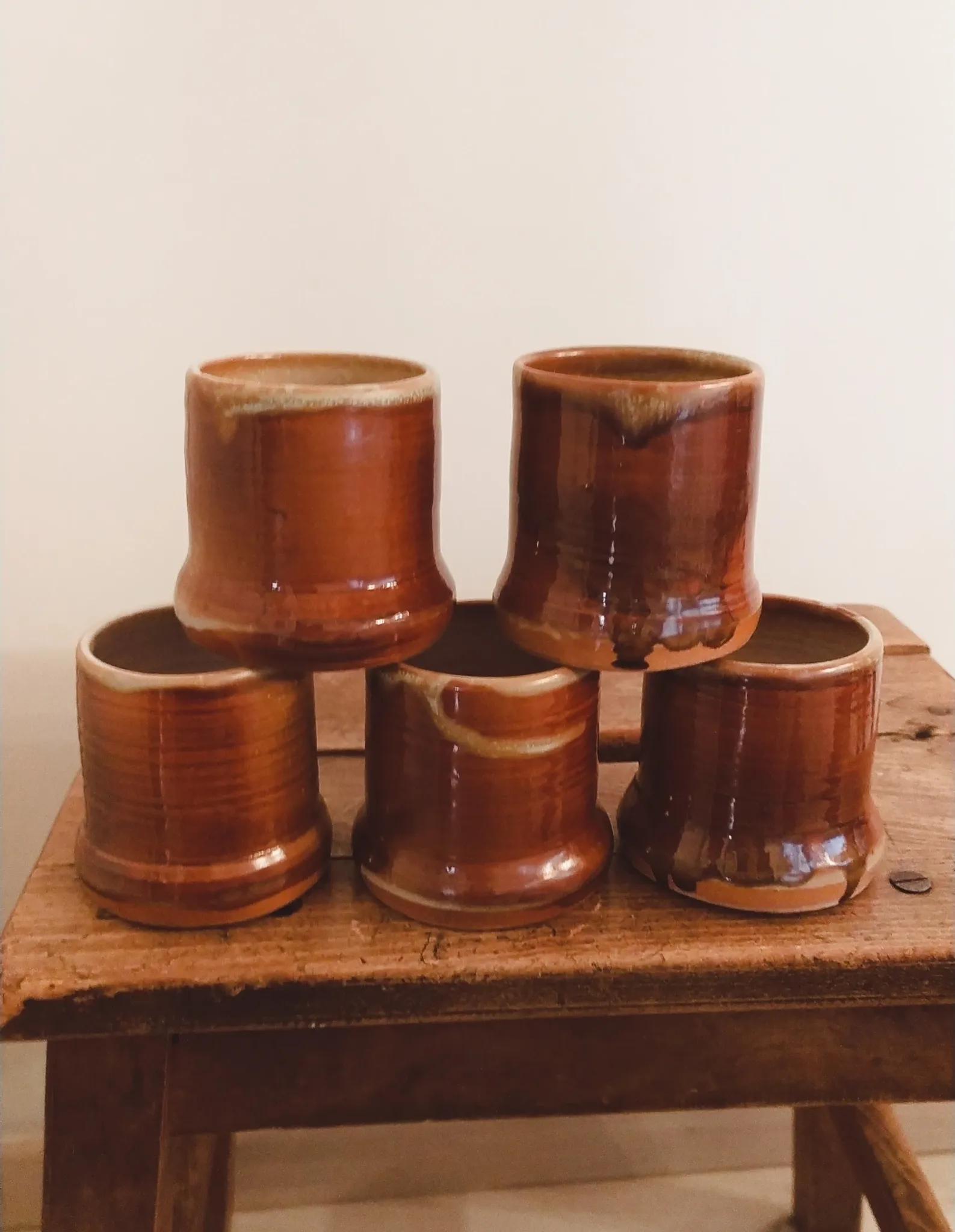 Lot de 5 tasses gobelets • A. Bugnon 