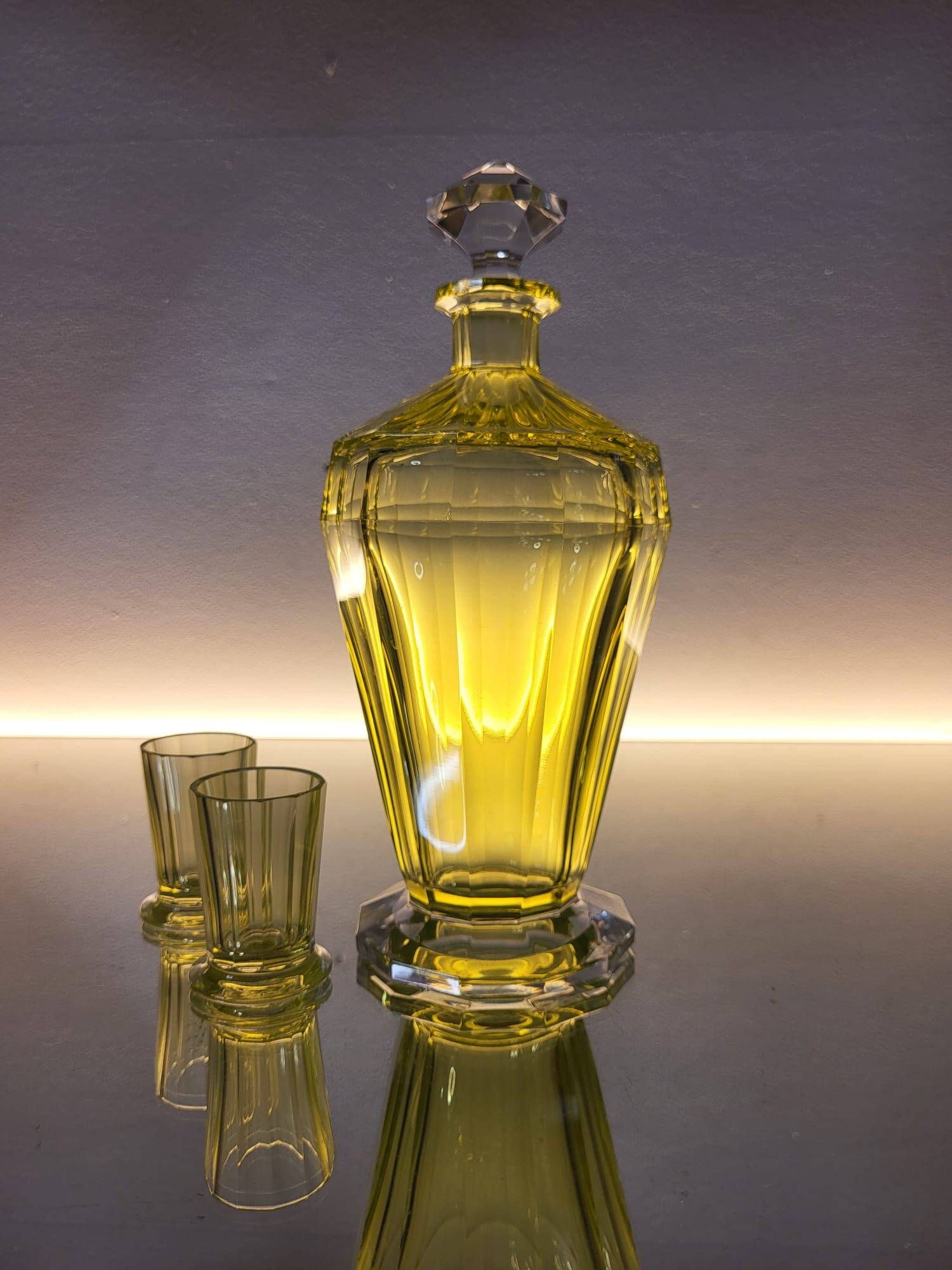 Val Saint Lambert “Montmartre” shaker / karaf met 2 glazen in uraniumglas c