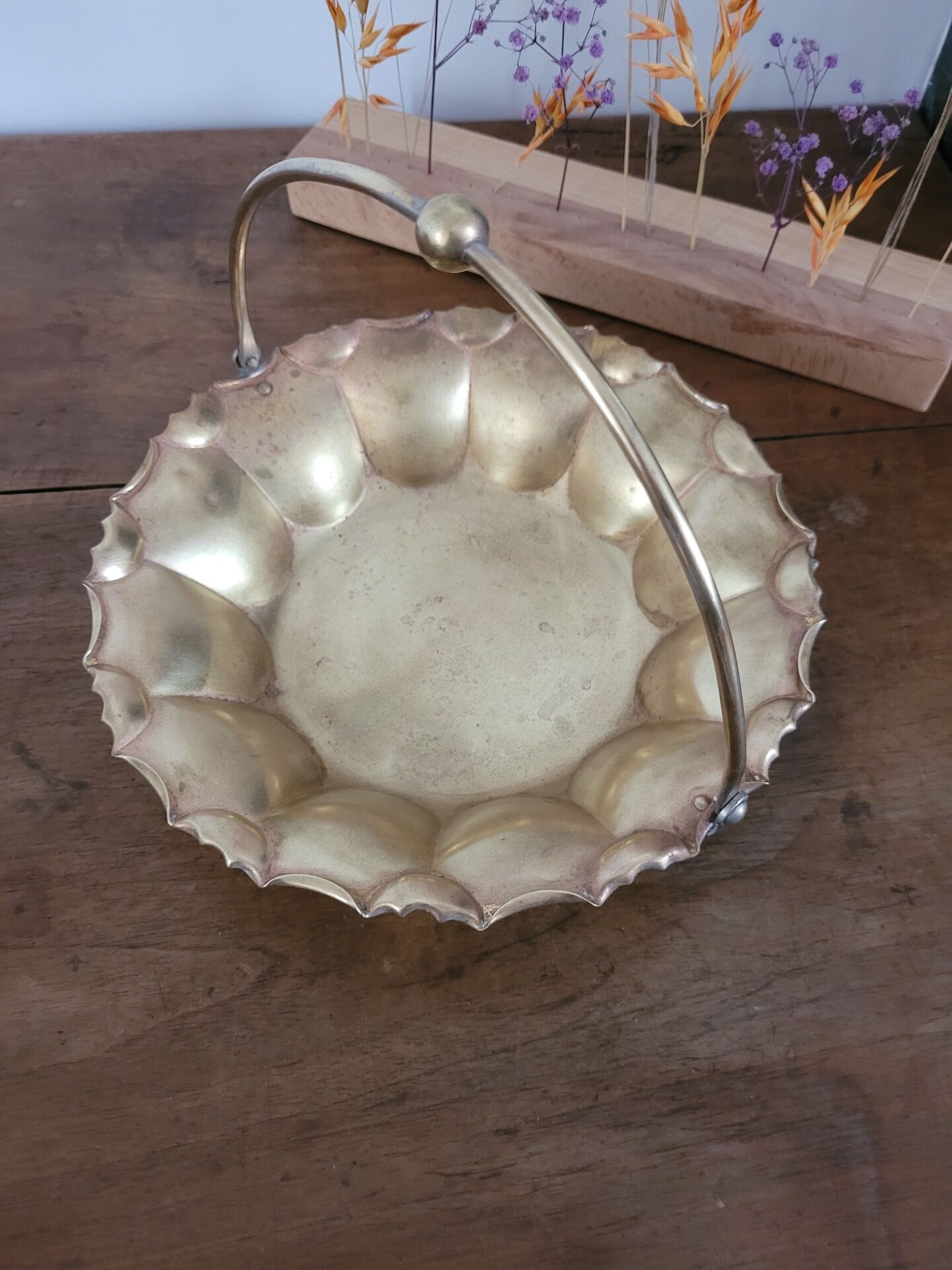 Fluted basket in copper brass
