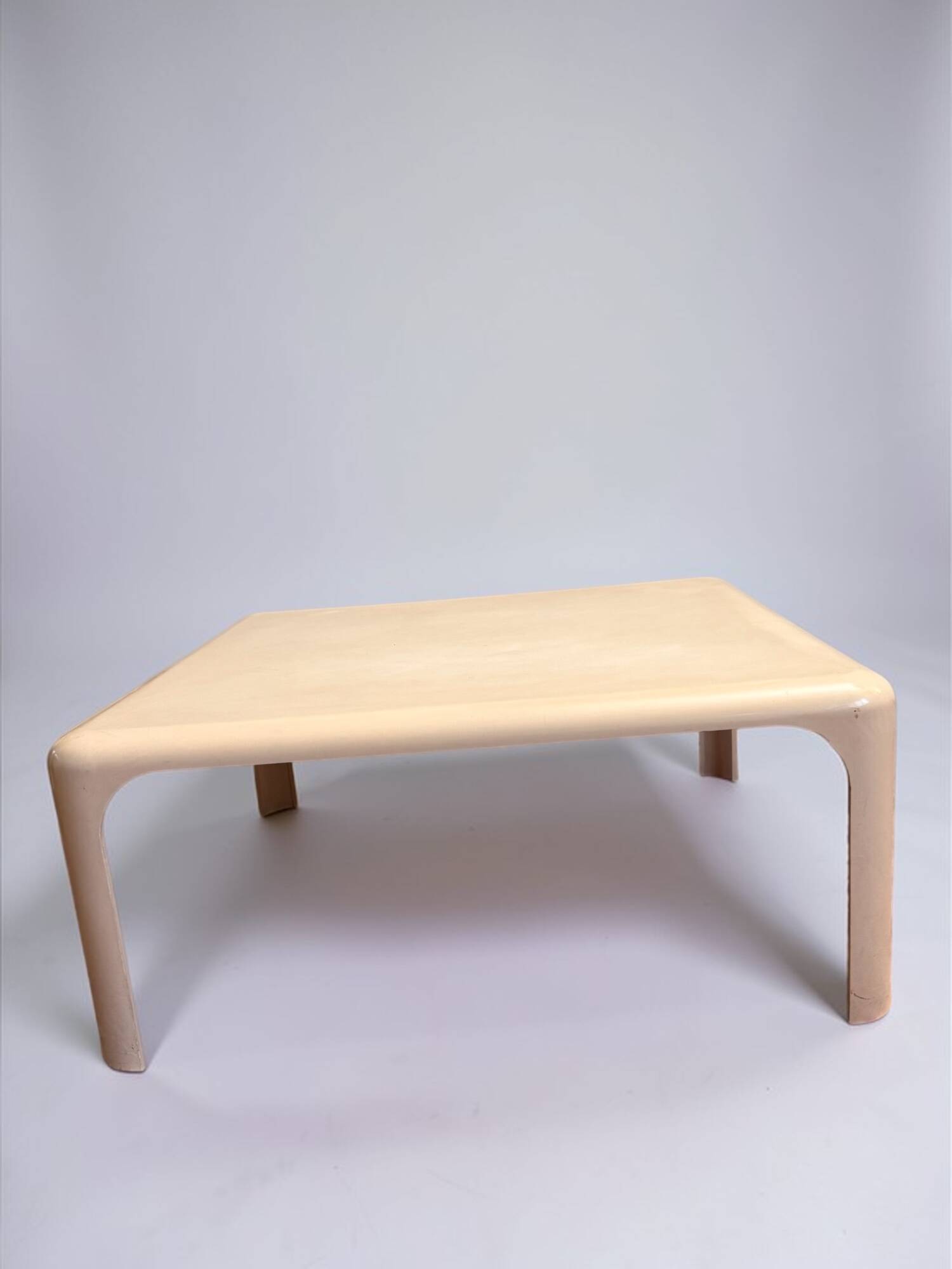 Artemide Giano coffee table 70x70 cm – ABS Space Age – Italian design 1970s