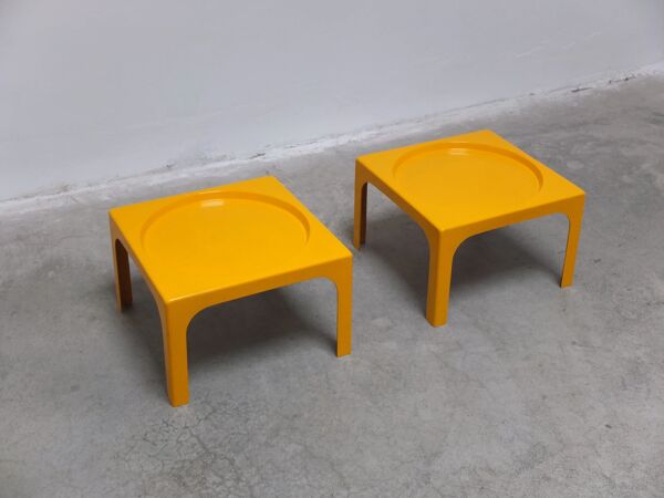 Paire de tables d'appoint en fibre de verre par Marc Berthier pour Prisunic, années 1970.