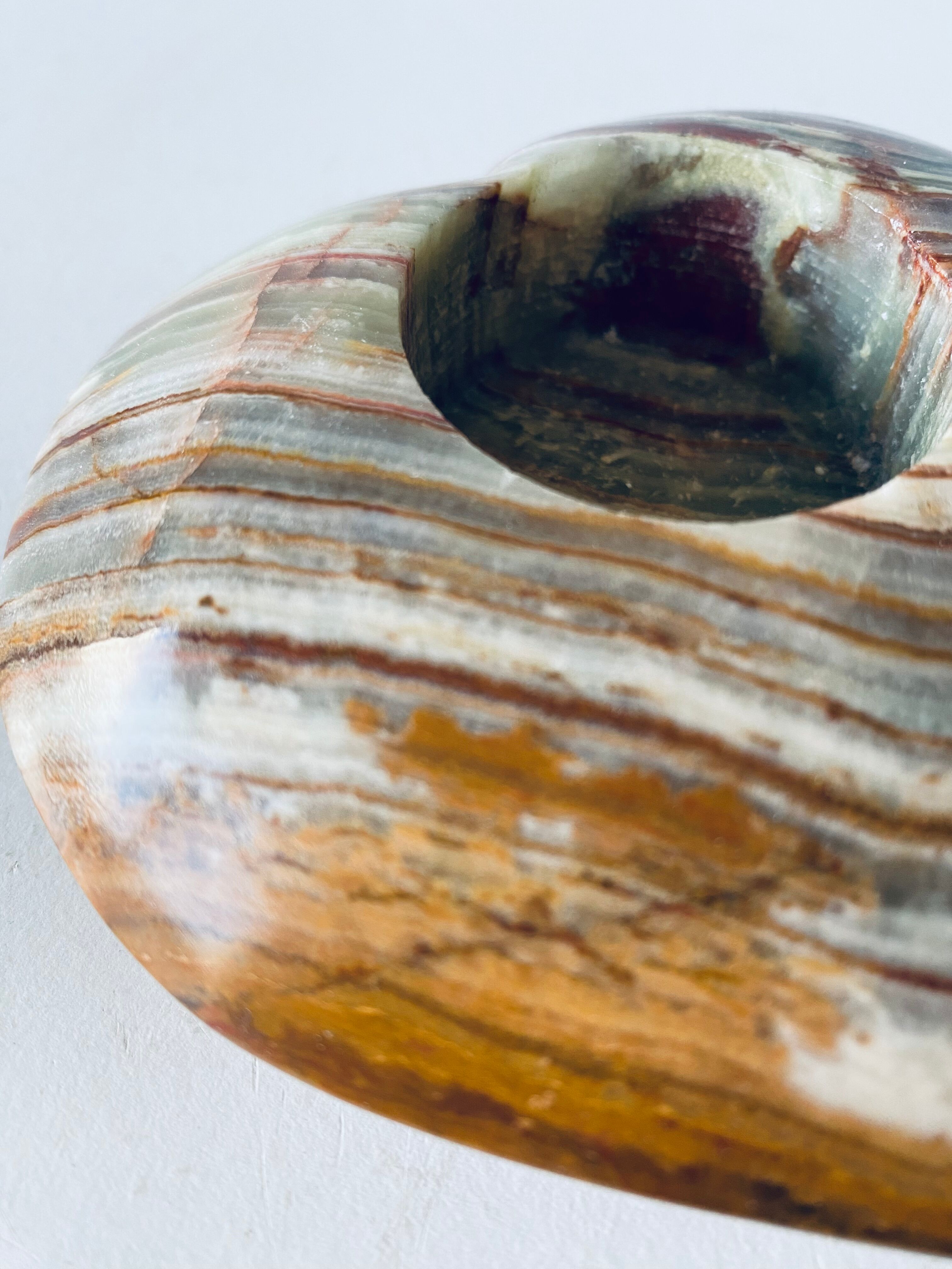 Heart candle holder in onyx