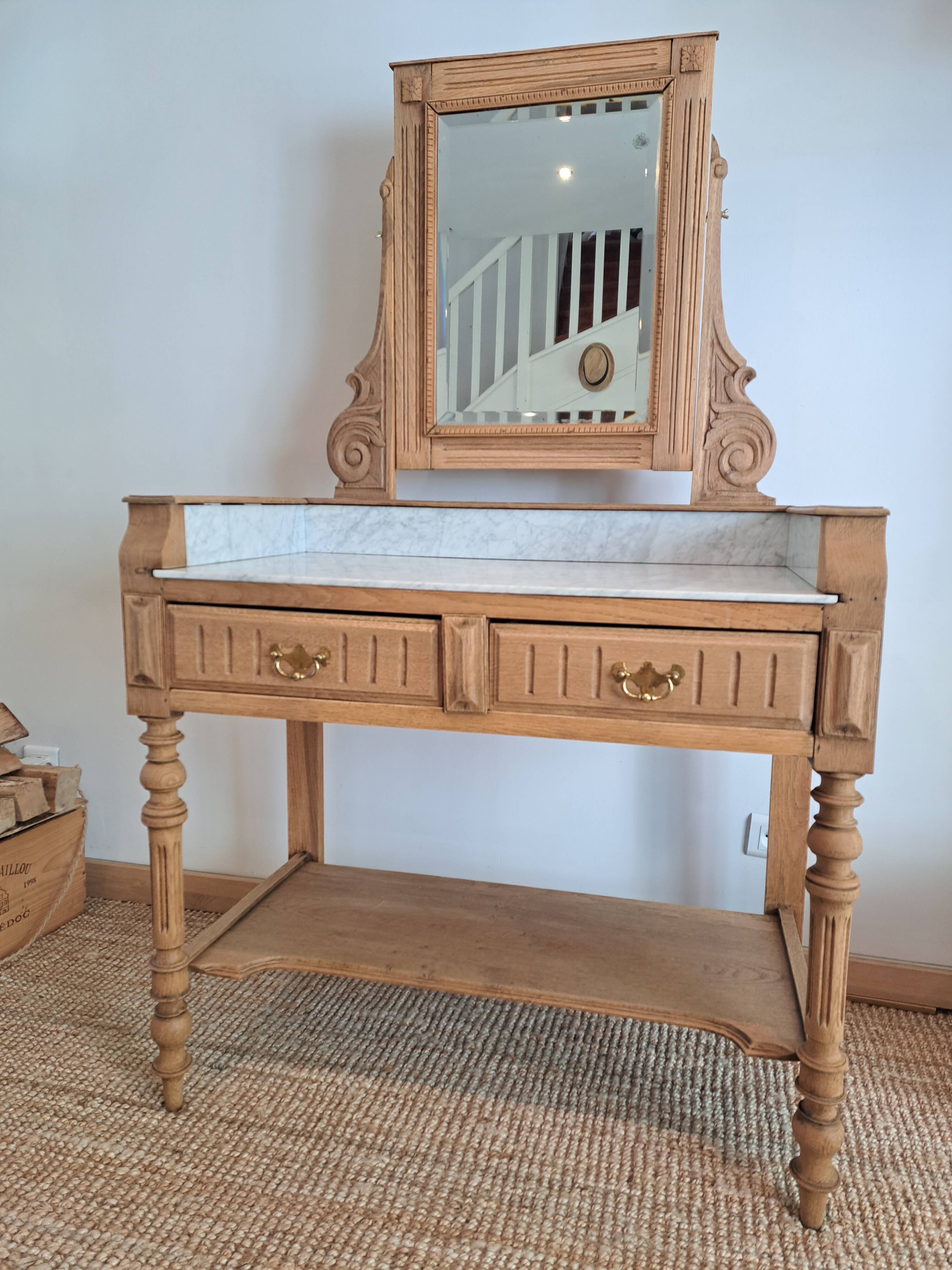 Bathroom cabinet with marble top in Henri II style