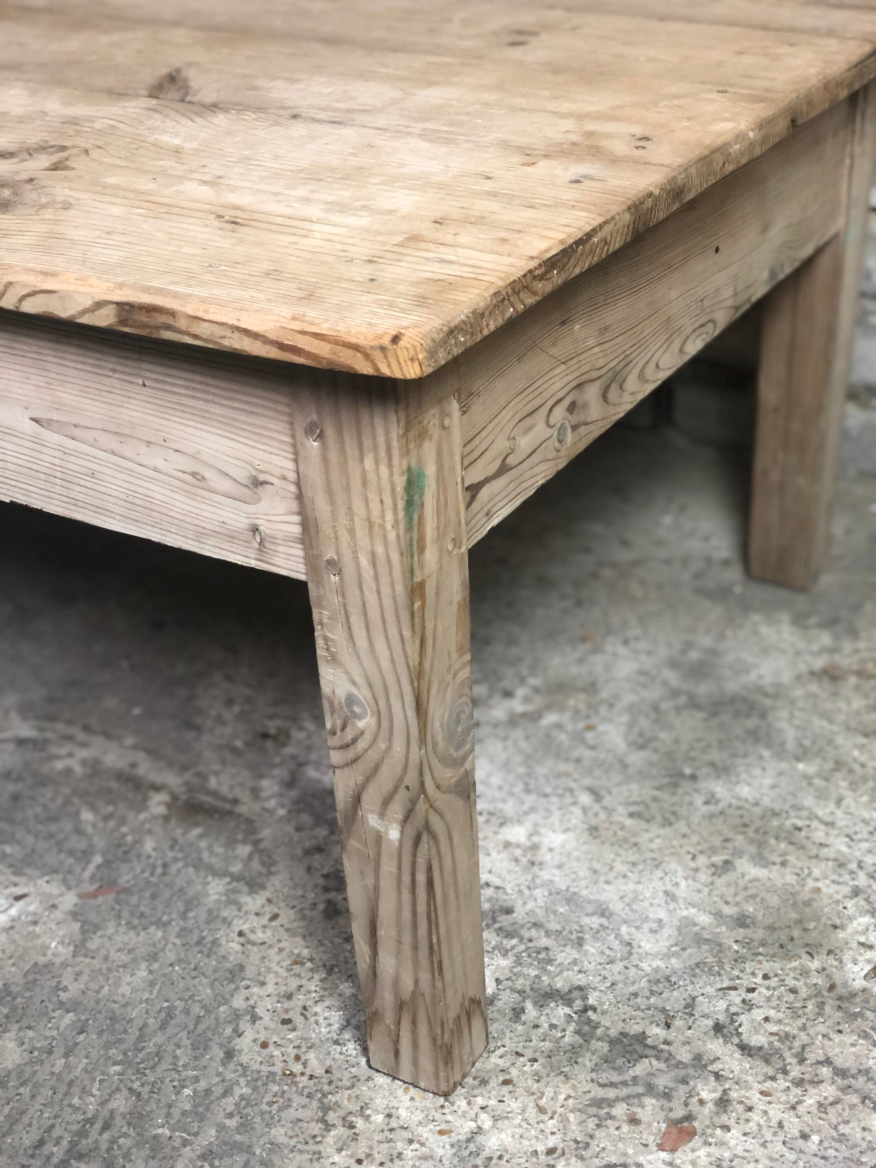 Coffee table in raw pichepin 1920