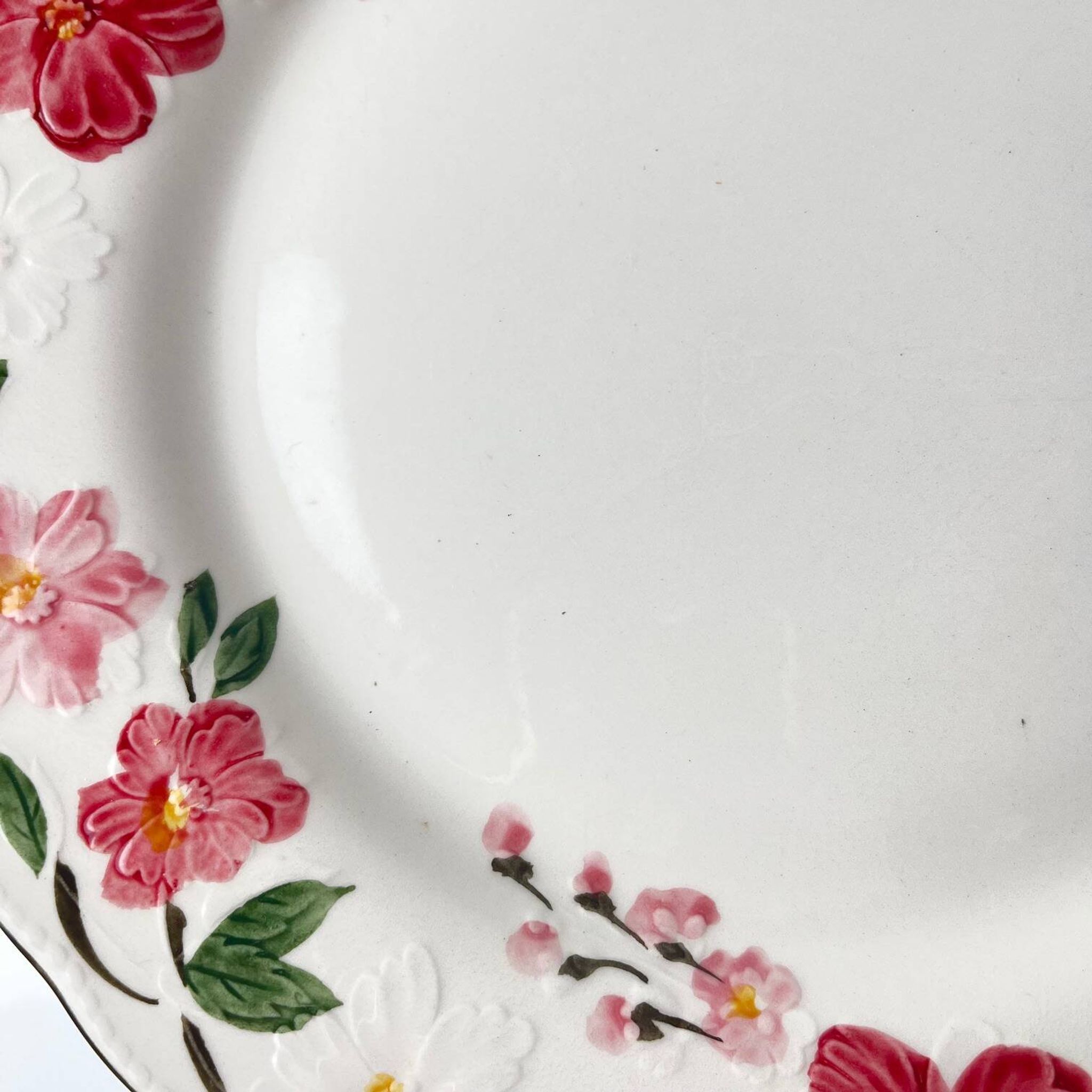 Set of 8 large porcelain plates Cameo Florals Malaysia 1970–90