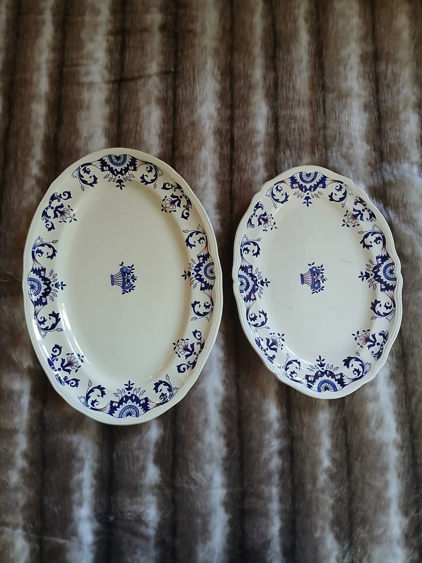 2 oval dishes in ironstone from Longchamp