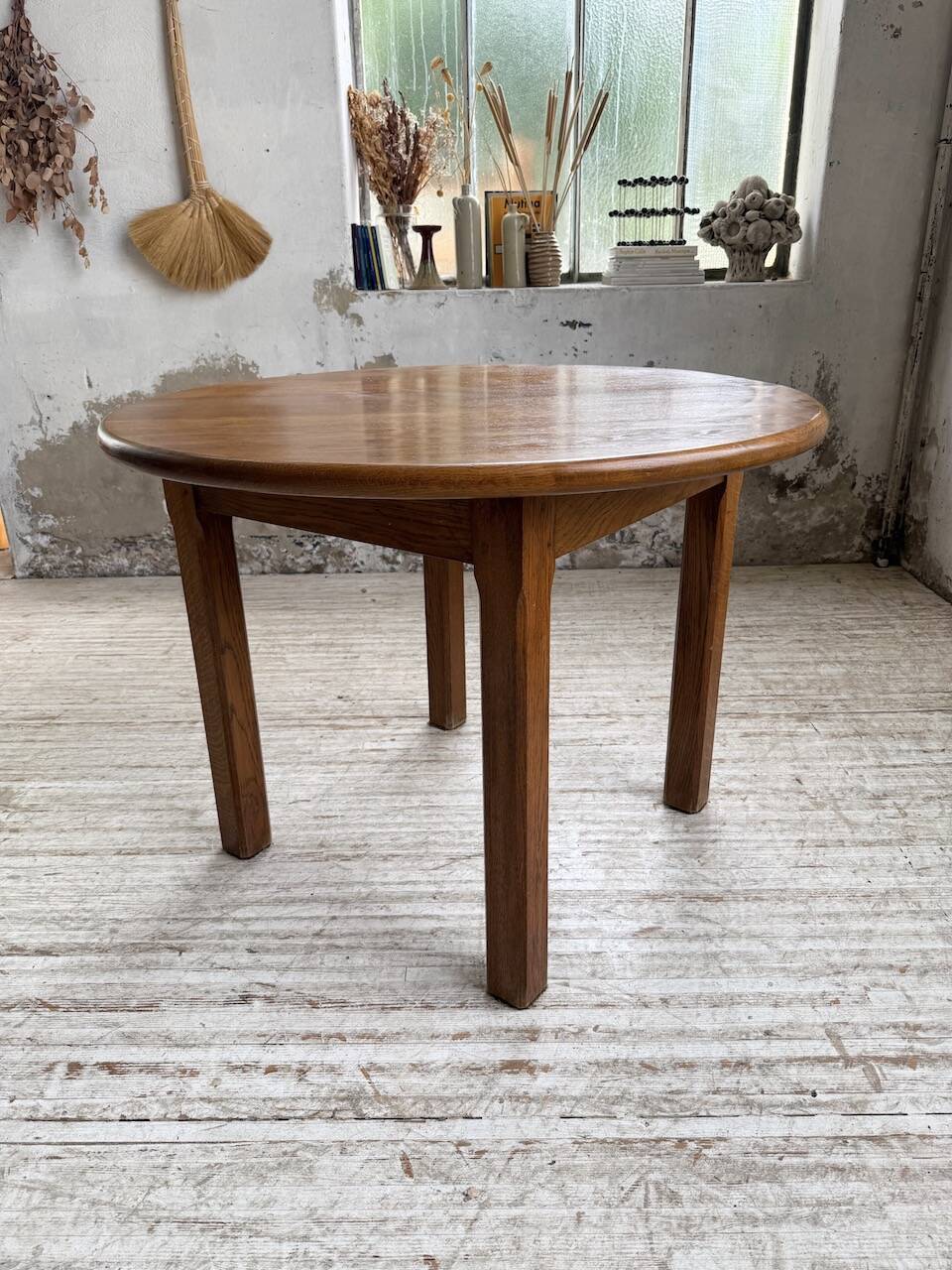 Round oak table 1950