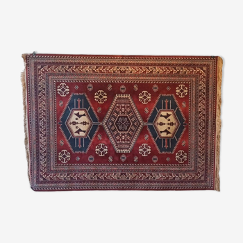 Wall rug with oriental patterns.