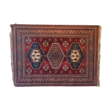 Wall rug with oriental patterns.