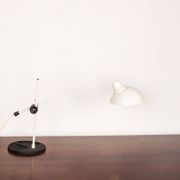 Lampe de bureau inclinable en métal blanc 1960.