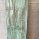 Petite vitrine en bois laqué vert