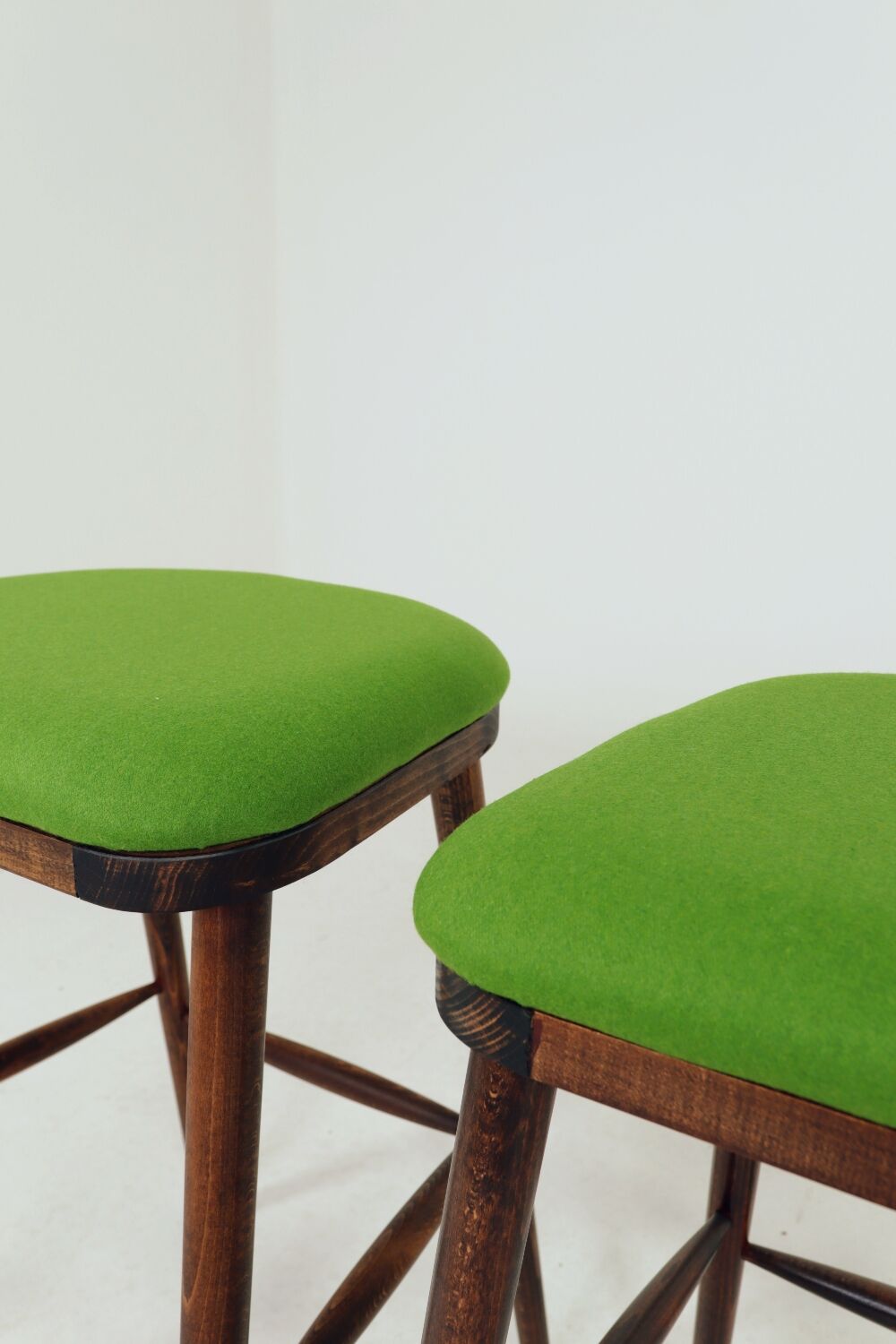 A pair of wood bar stools- Green premium wool - Rustic style/MCM