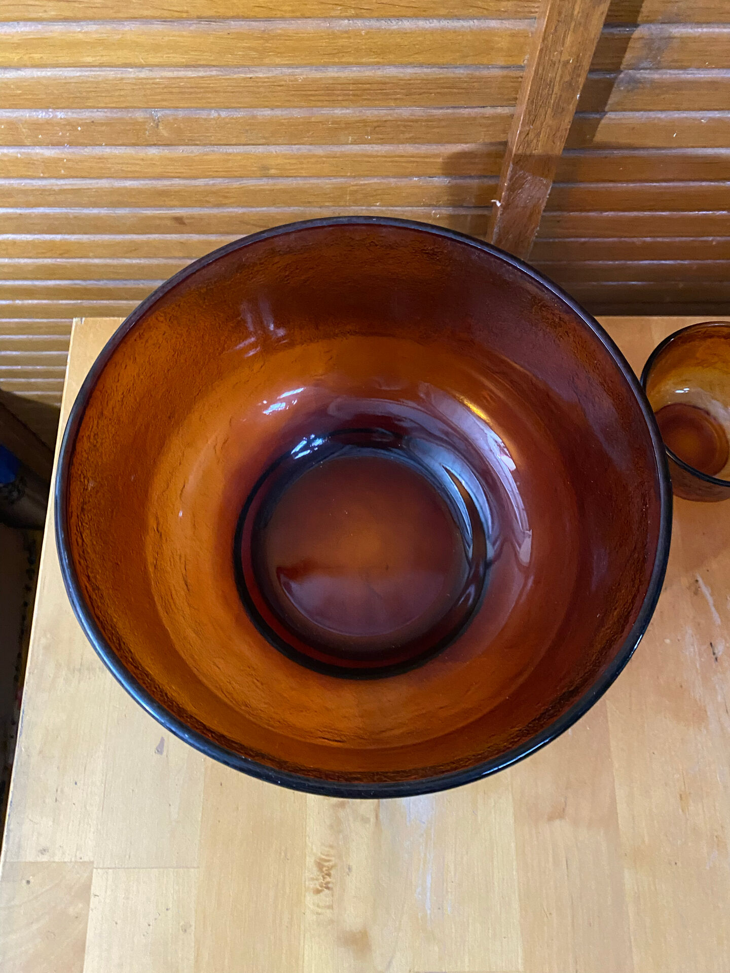 Salad bowl + 11 cups vereco frosted moulded amber glass 1970s vintage