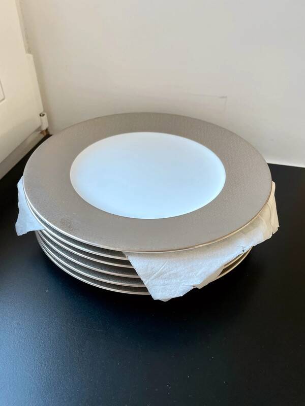 Royal Doulton "Abacus" Plate 22.5 cm Platinum Porcelain