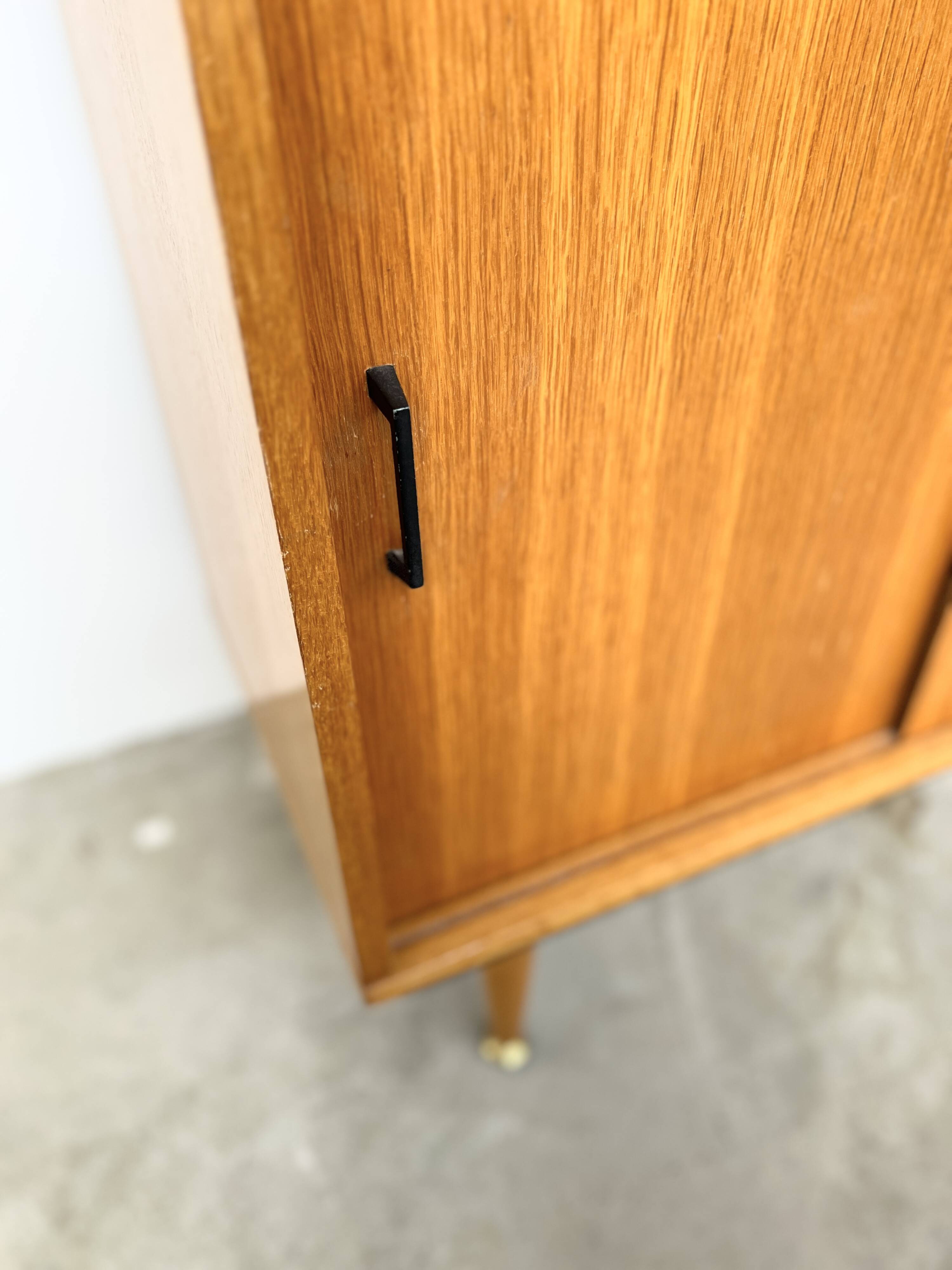 Bibliothèque vitrine modulable vintage – bois blond & verre fumé (189 cm)