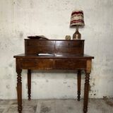 Wooden lady's desk says "happiness of the day"