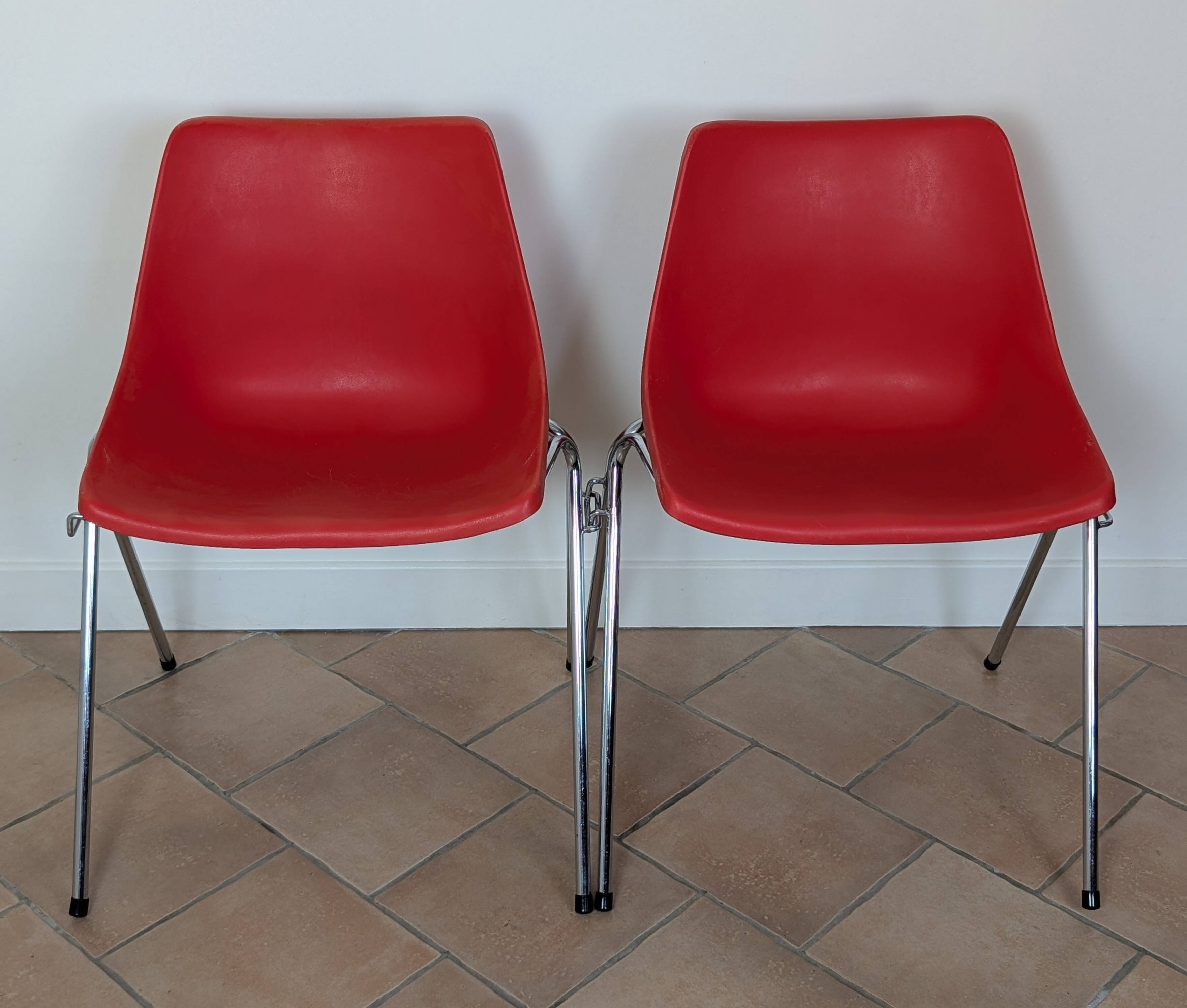 Lafargue L202 stackable chairs