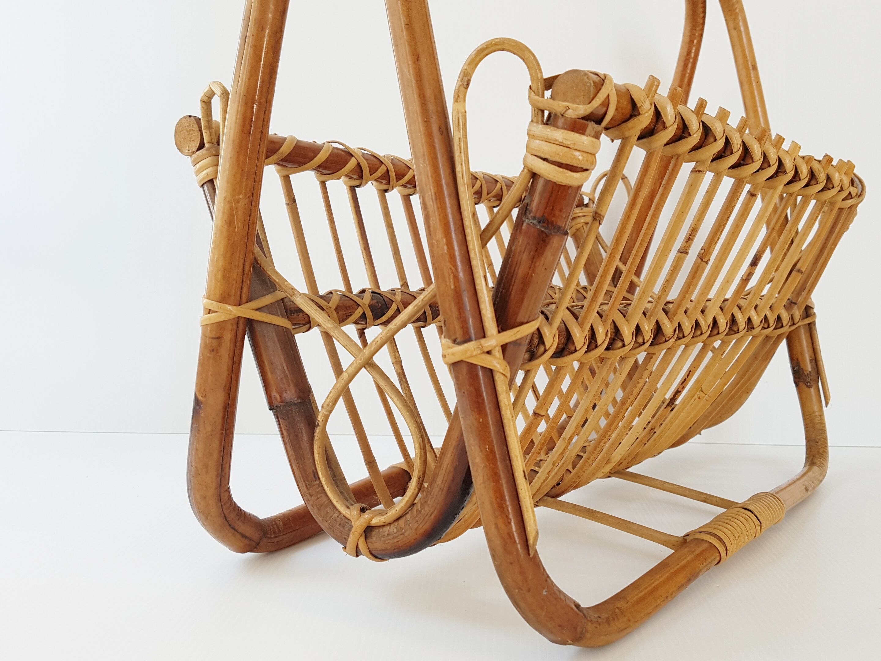 Magazine rack wicker 1960