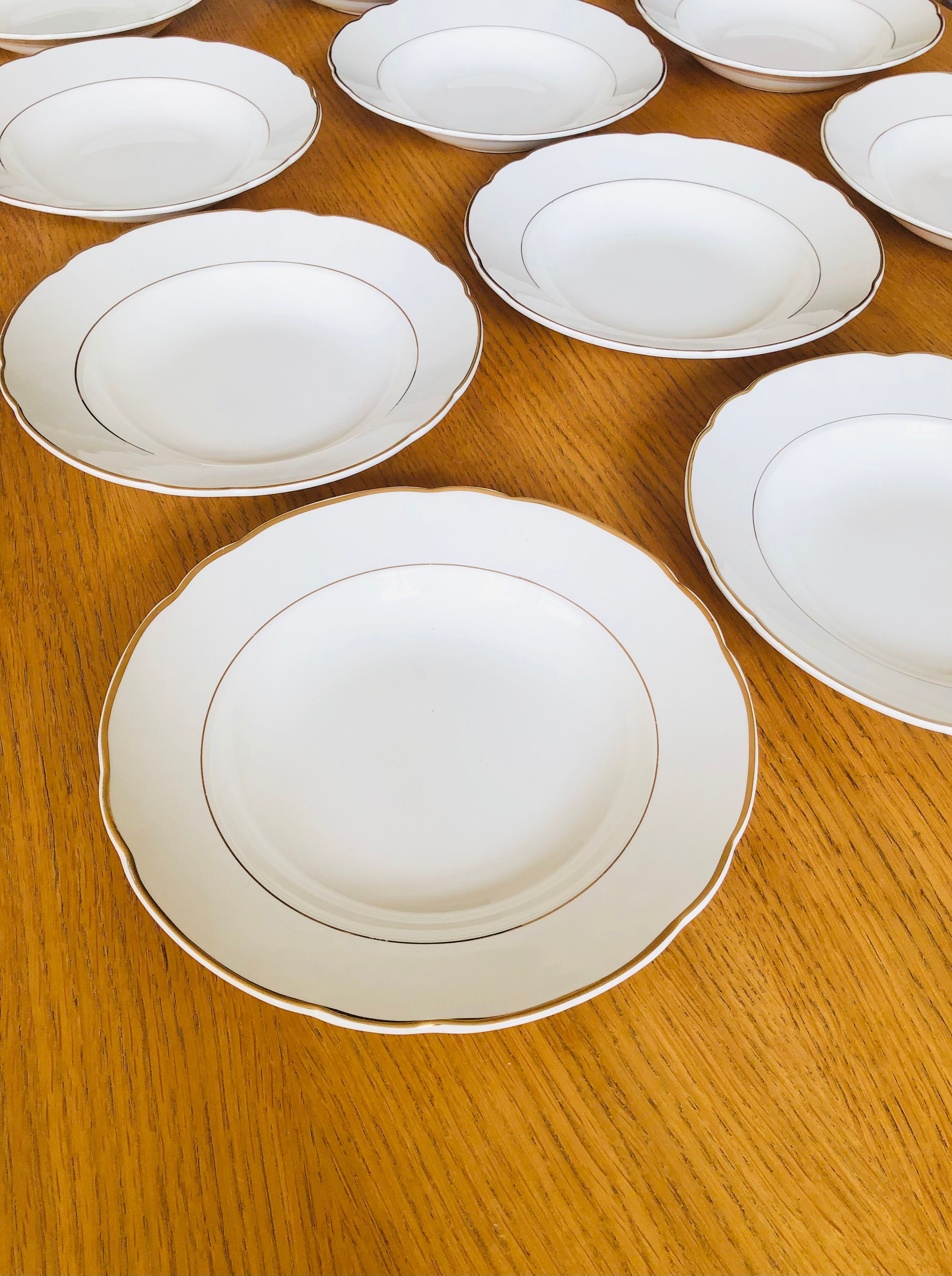Set of 12 hollow plates in Villeroy & Boch ceramic