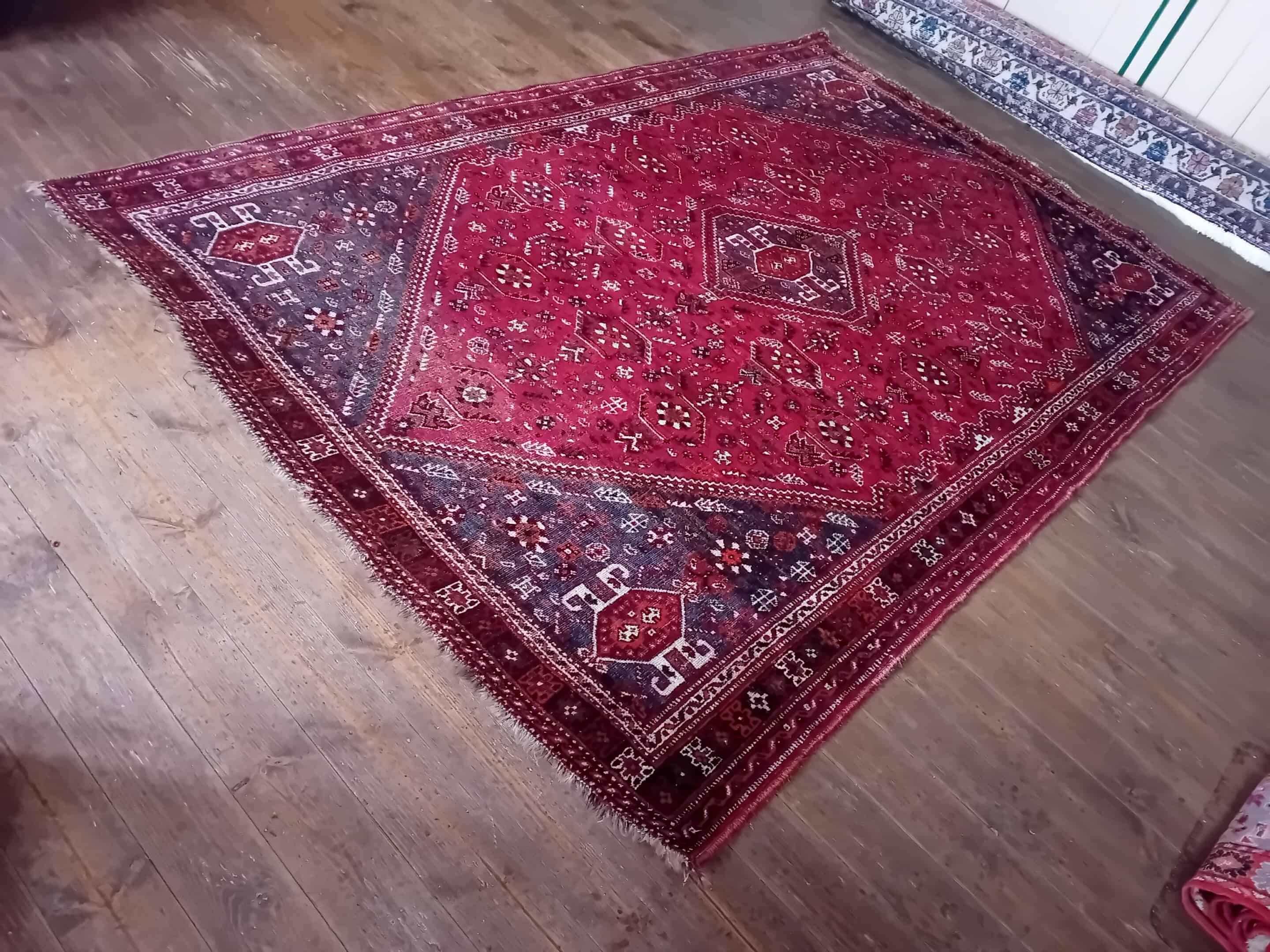 Handmade Shiraz Persian Rug 265x172cm