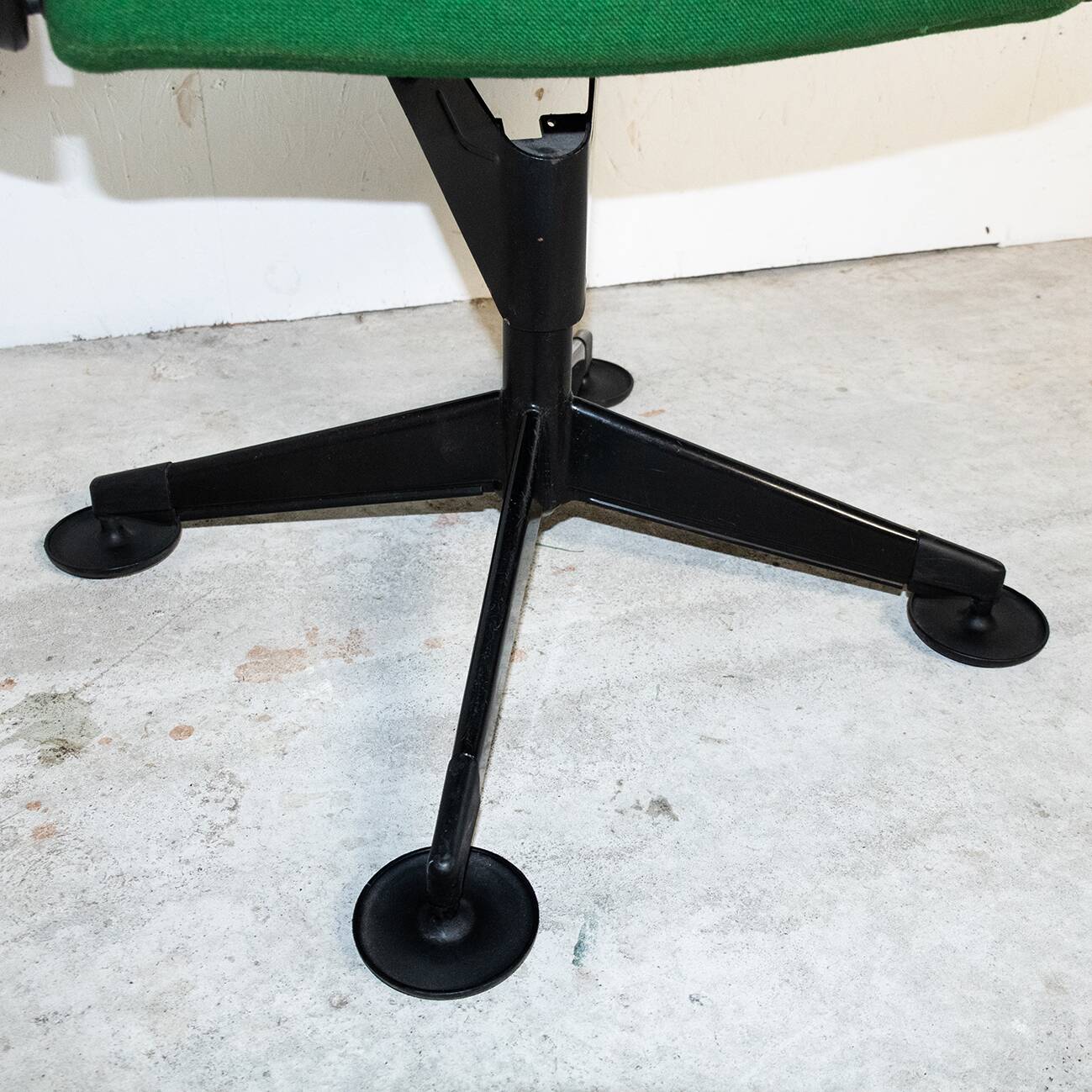 Knoll office chair by Richard Sapper circa 1980