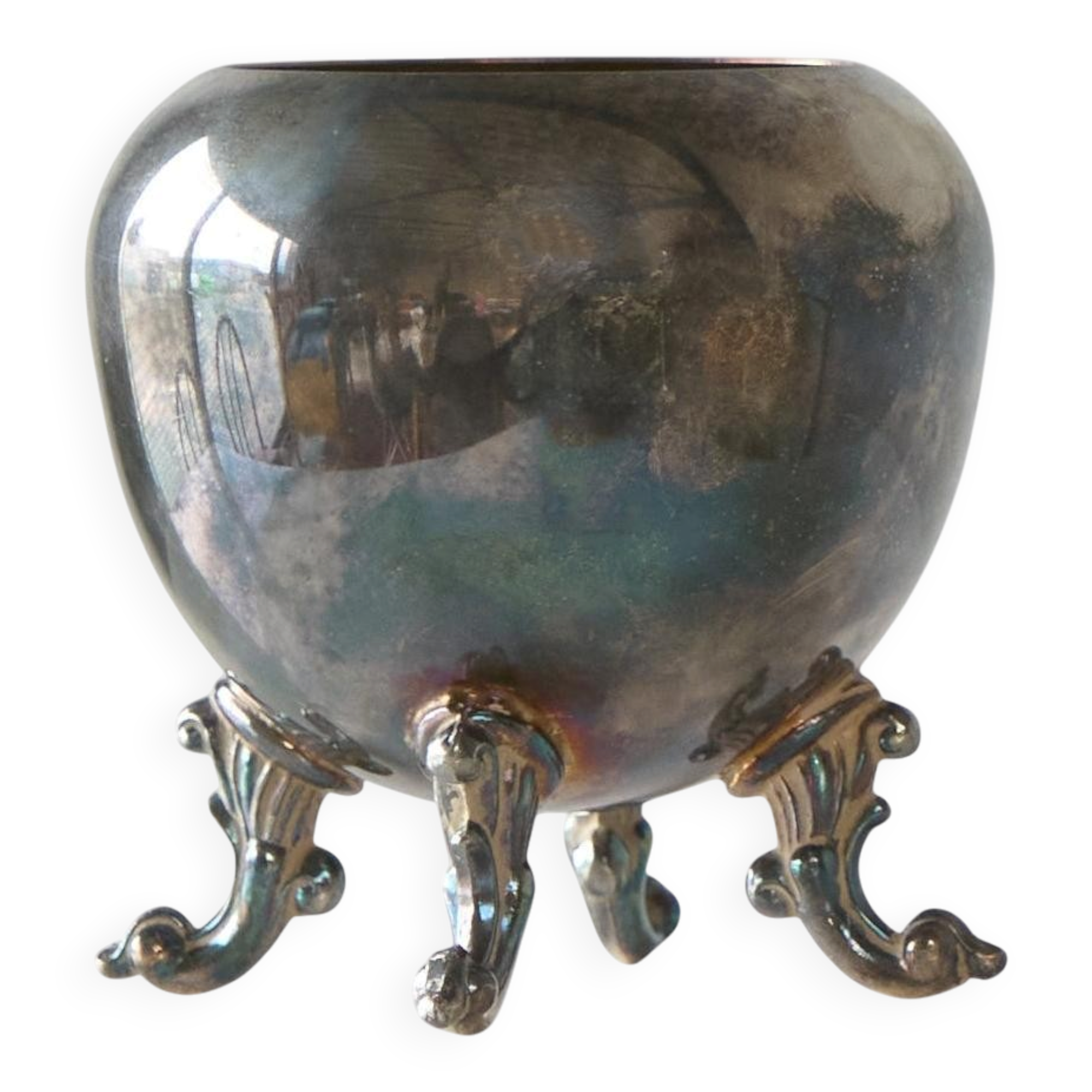 Neoclassical cup with a patinated and silvered copper base.