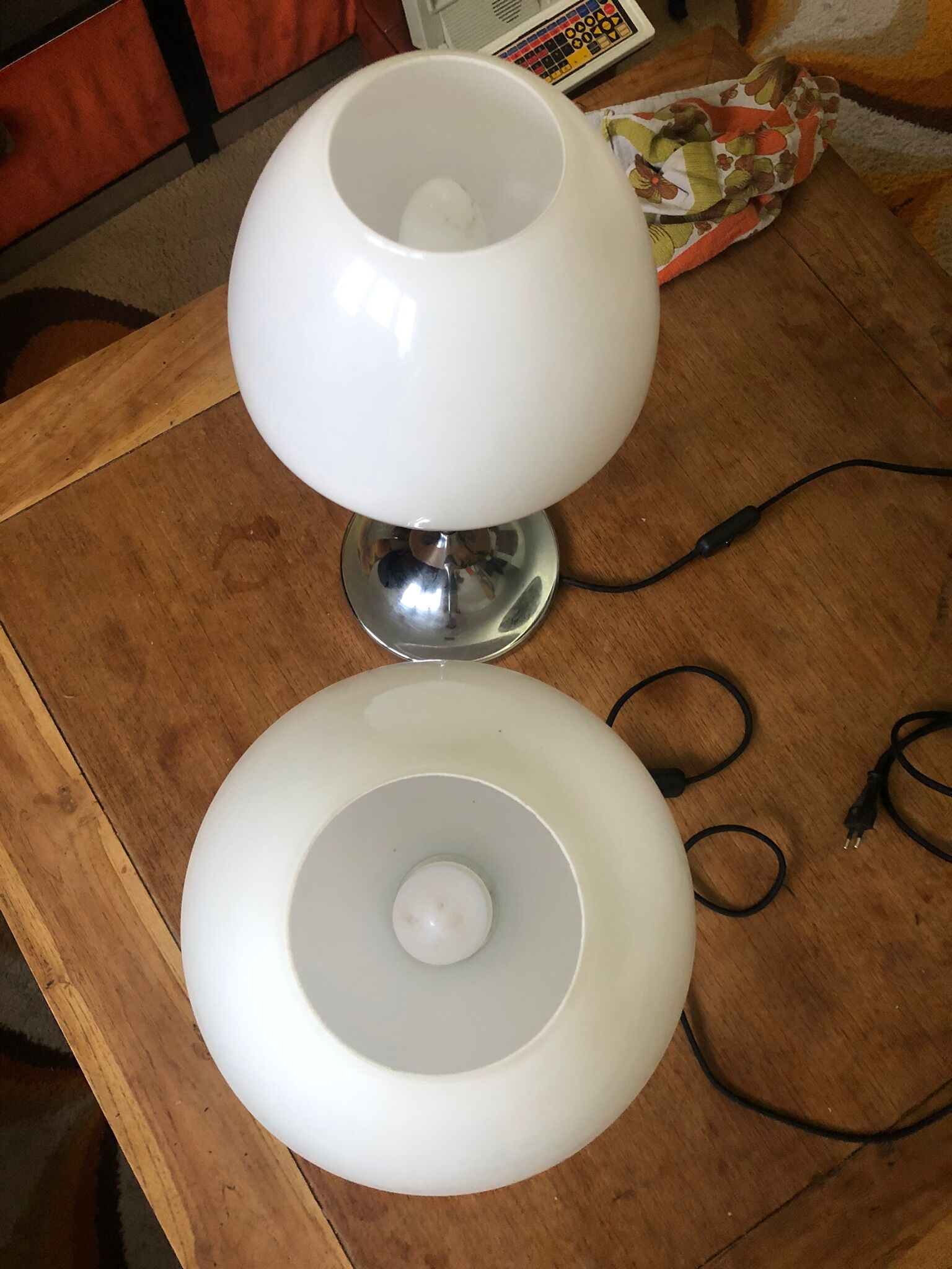 Set of 2 vintage tulip foot lamps