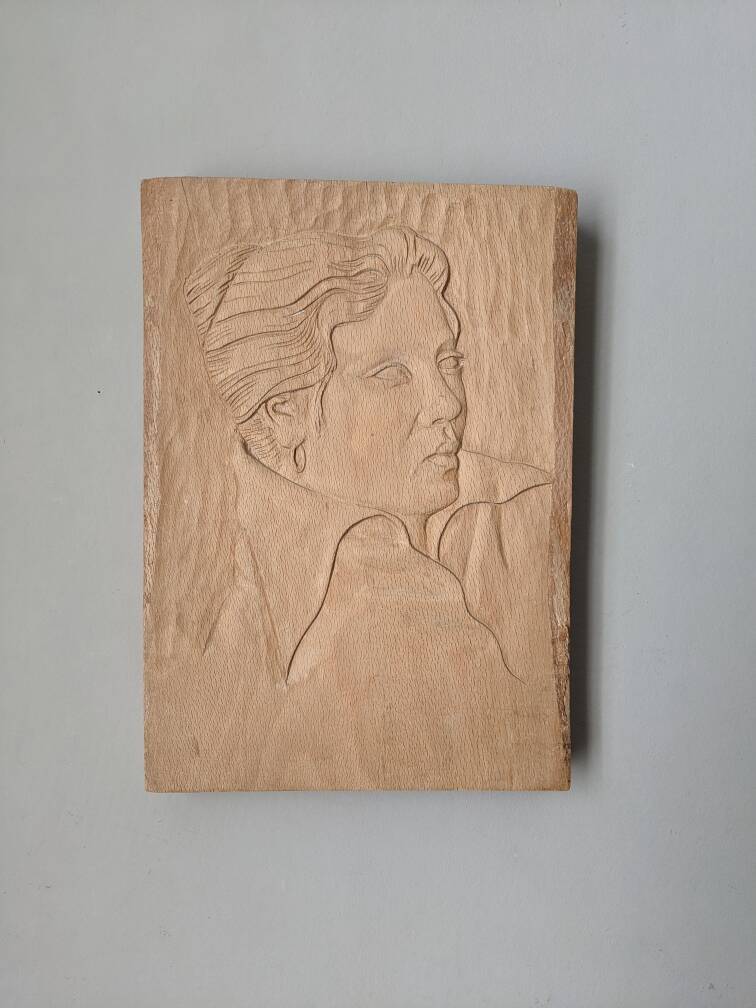 Handcrafted wall sculpture portrait of a woman from the 60s, handcrafted frame