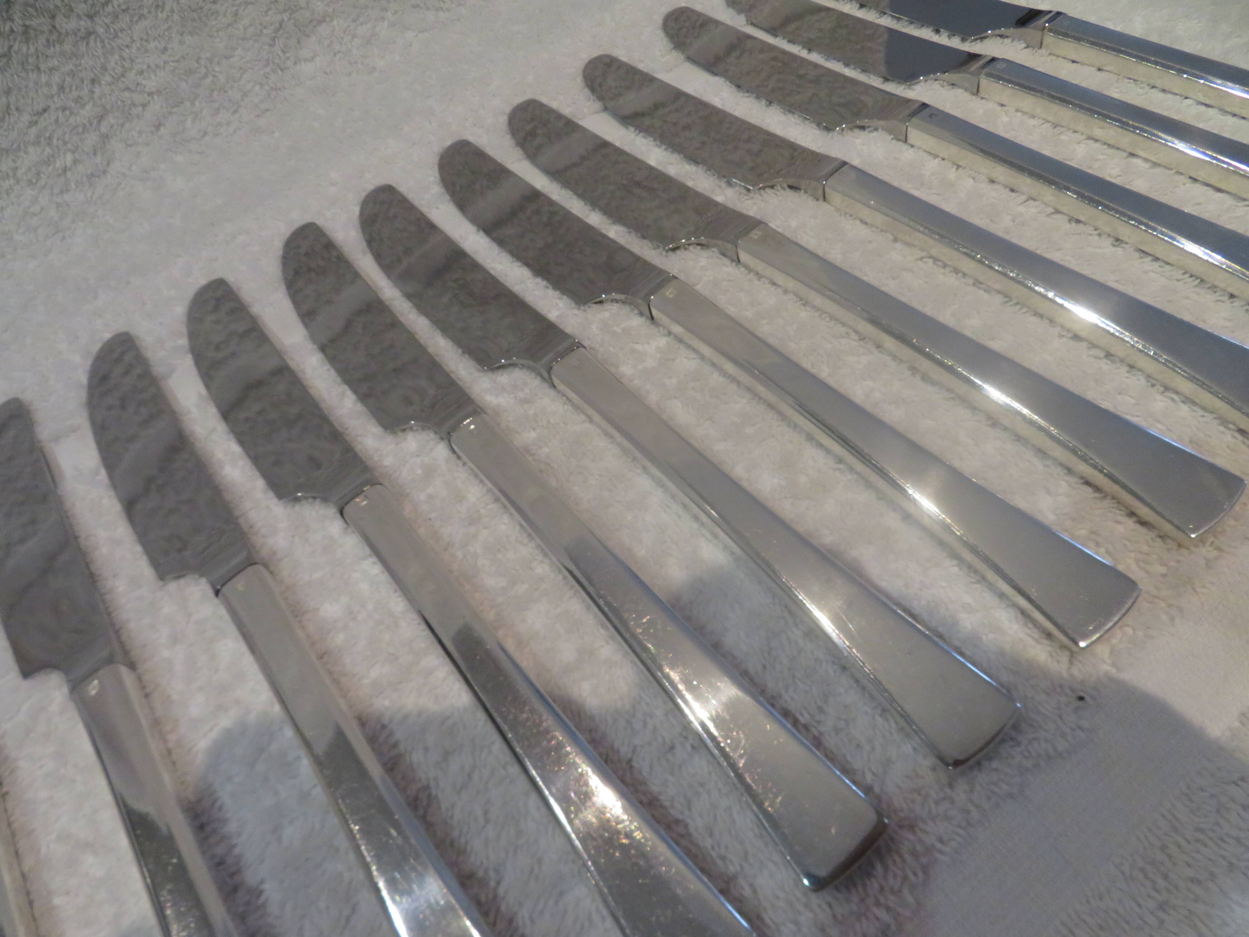 12 table knives with silver-plated metal handles, Christofle Concorde, 23.7 cm
