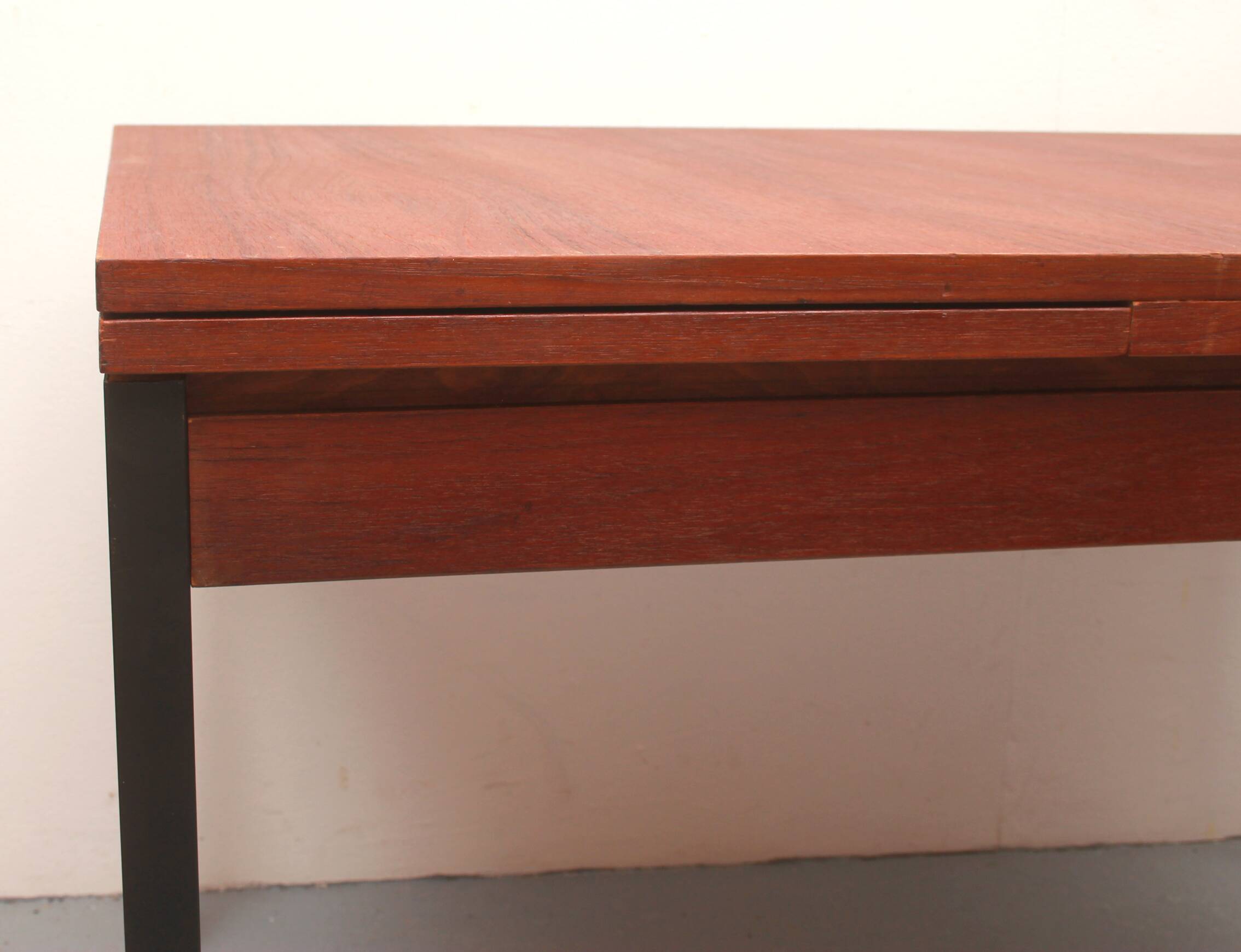 Table à manger extensible des années 60 en teck et métal