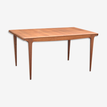 Extended dining table by Younger * 146 cm