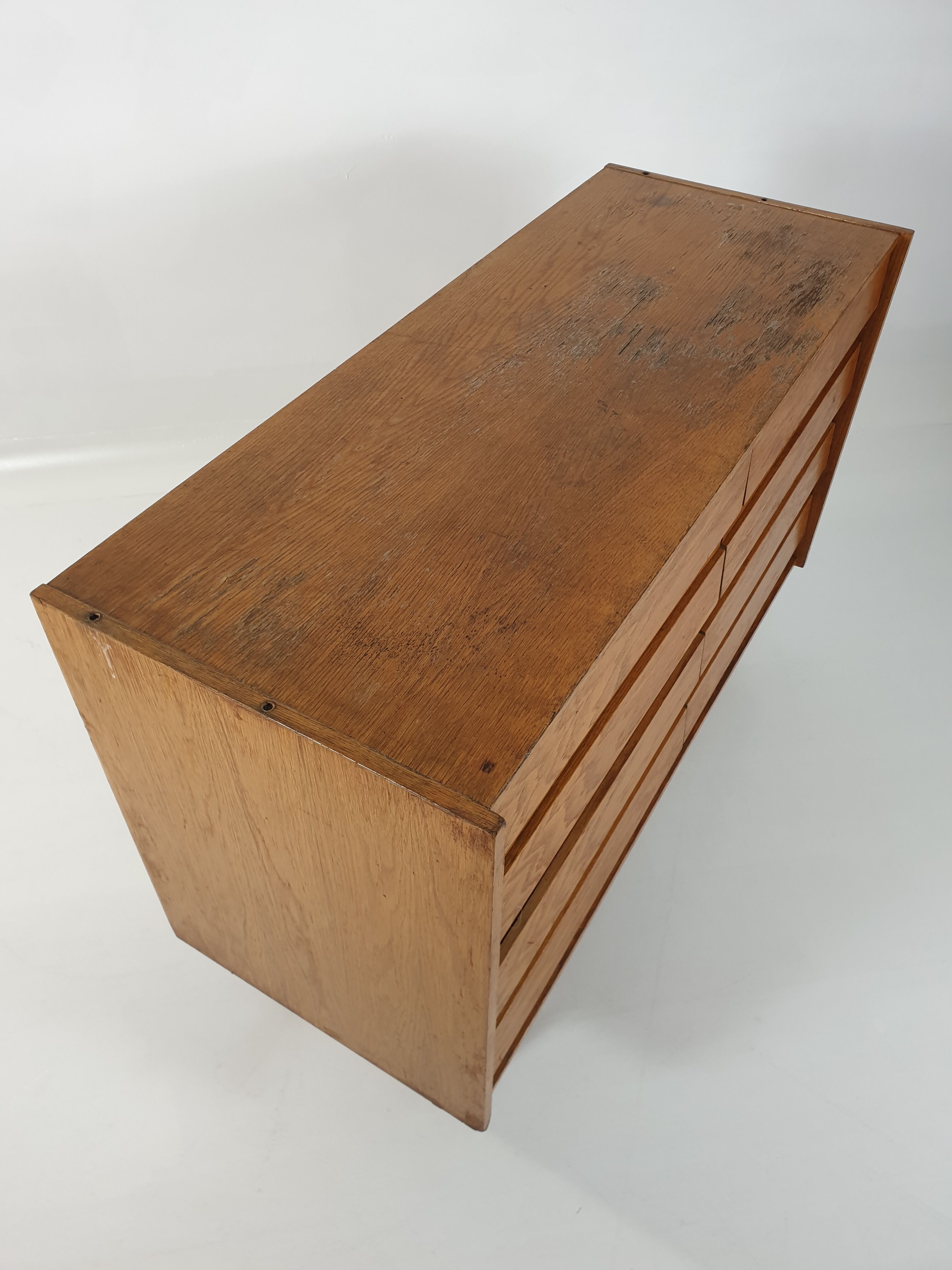 Commode de Jiří Jiroutek pour Interier Praha, années 1960