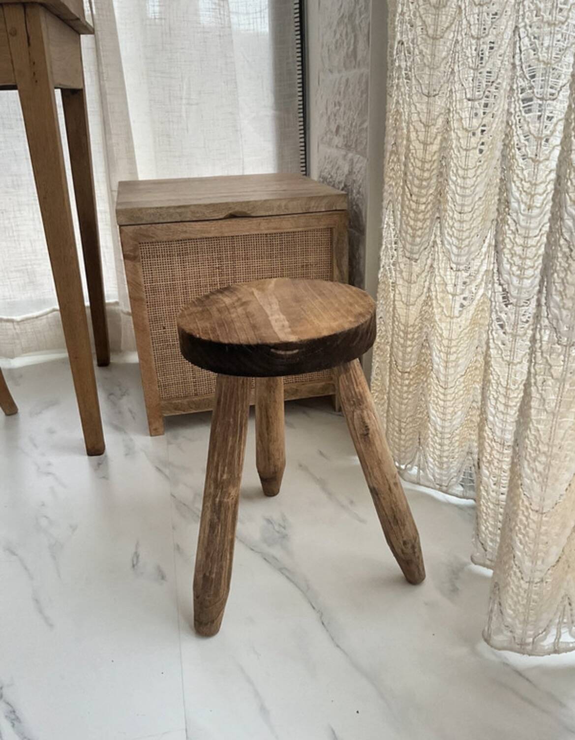 Tripod stool in solid oak