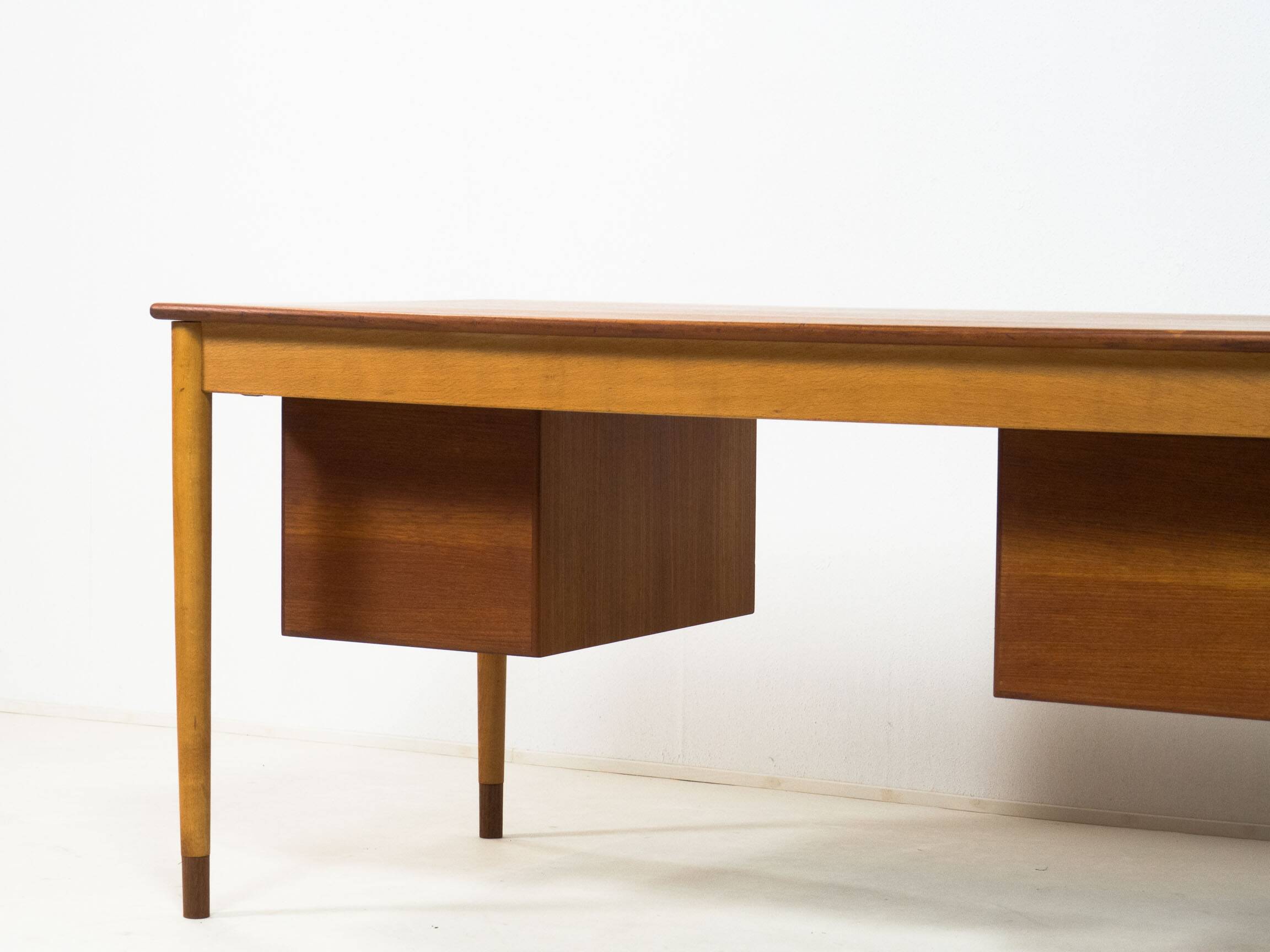 Søborg Møbler ‘model 130’ teak & beech writing desk by Børge Mogensen