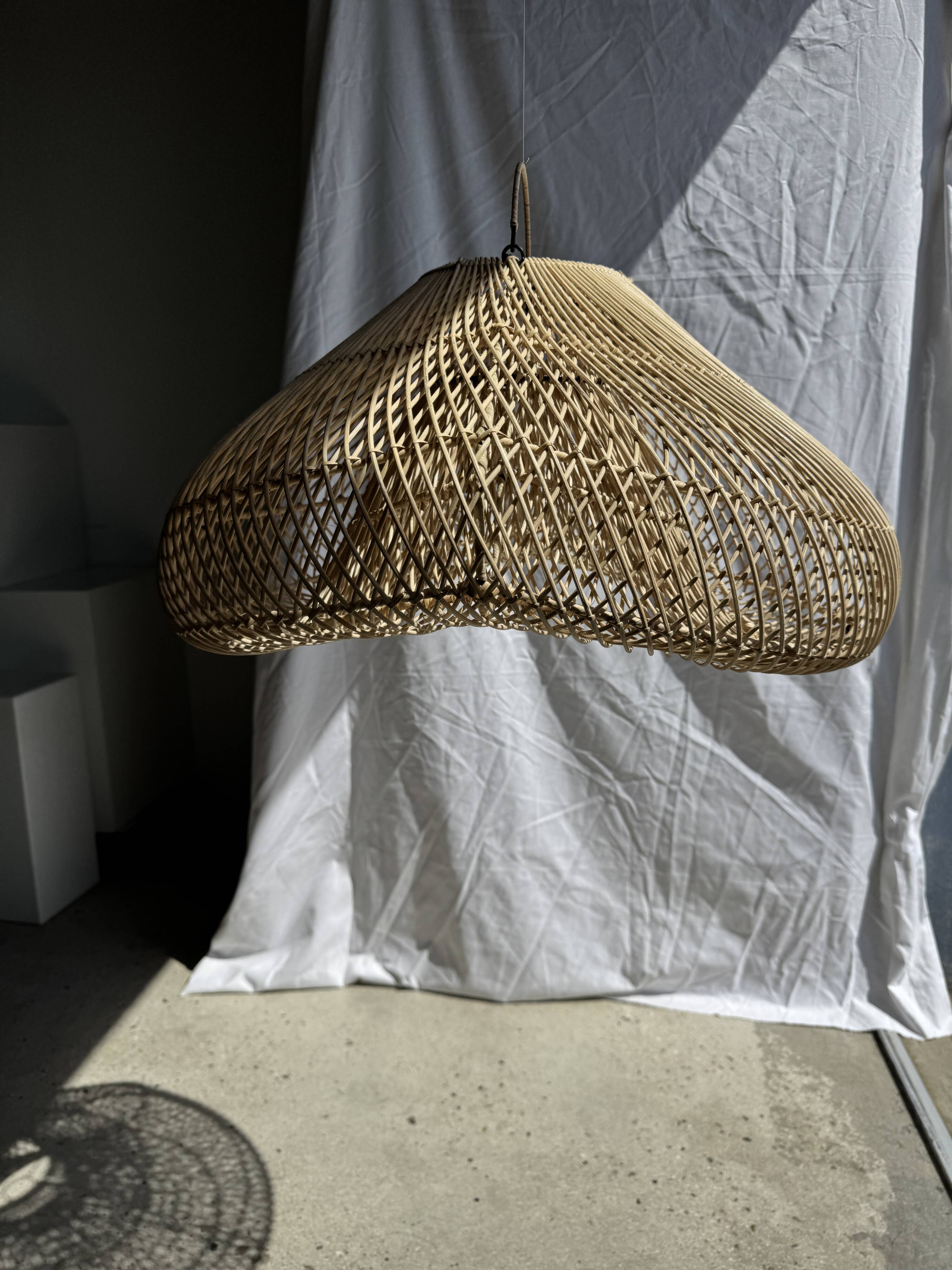 Suspension or rattan lampshade in the shape of a cloud or flattened bubble D60 H35