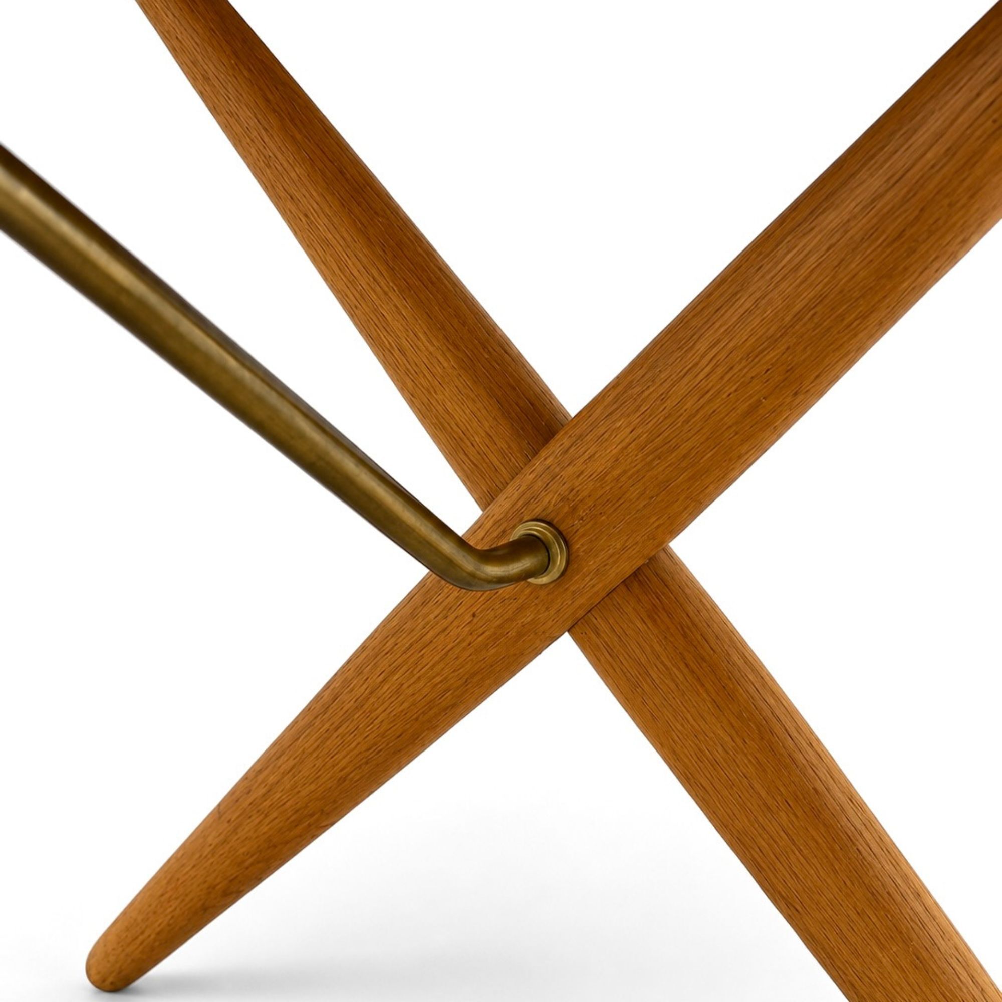 Table model AT-303 in oak by Hans J. Wegner