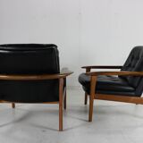 Ensemble de deux fauteuils au design scandinave avec coussins en cuir noir