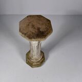 Socle en pierre composite. XXe siècle